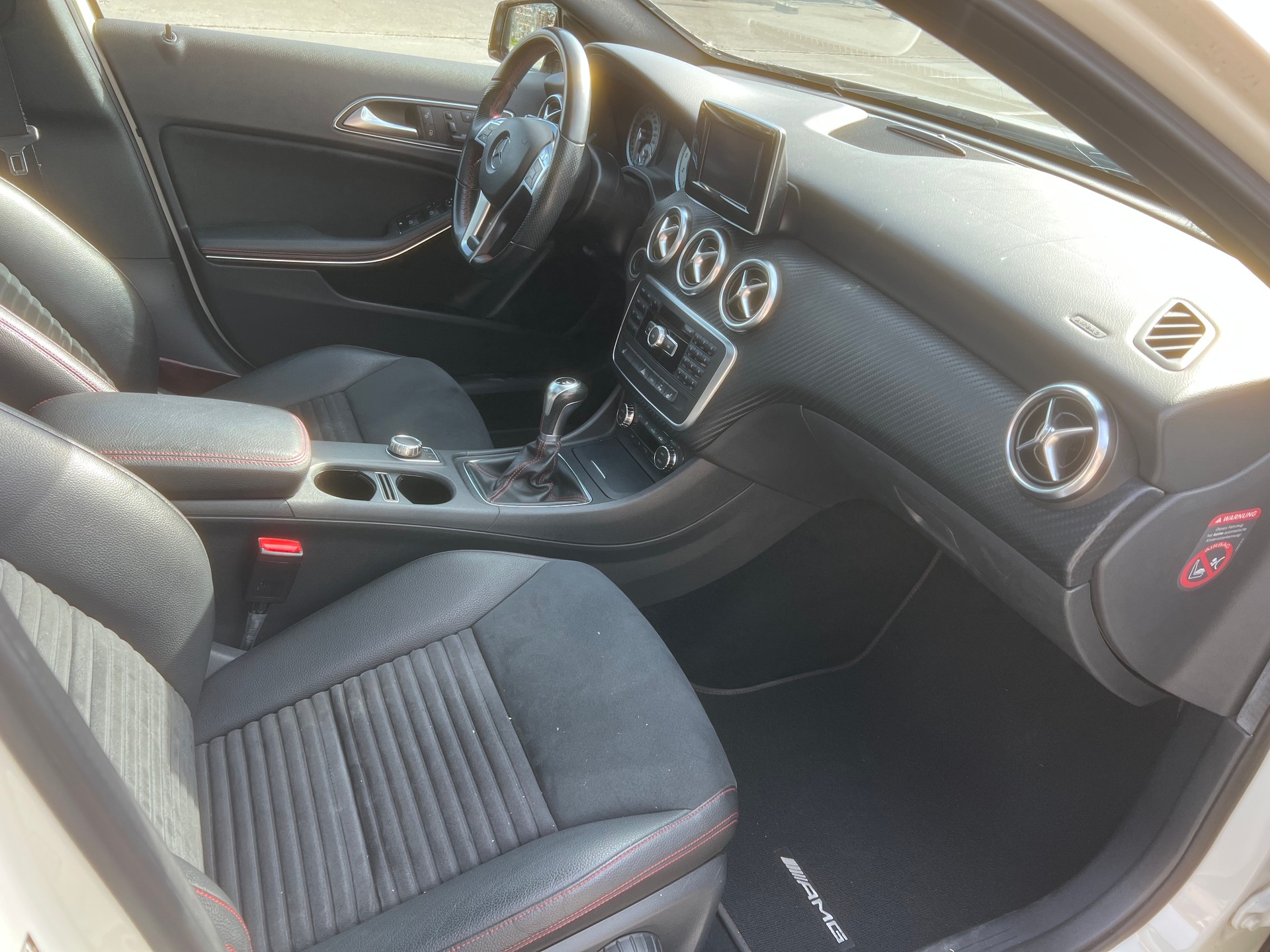 MERCEDES-BENZ A 200 AMG Line-image-10