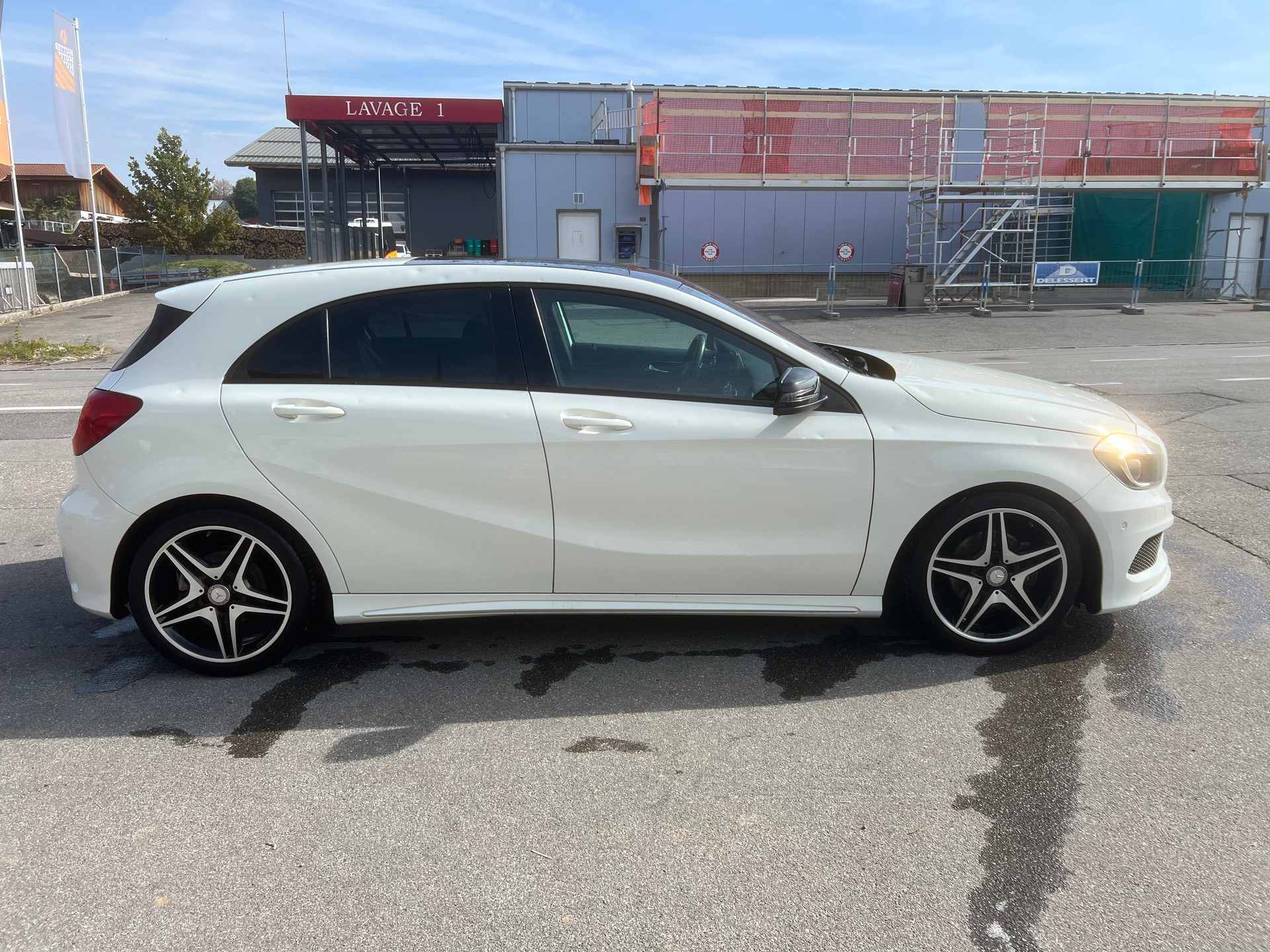 MERCEDES-BENZ A 200 AMG Line-image-7