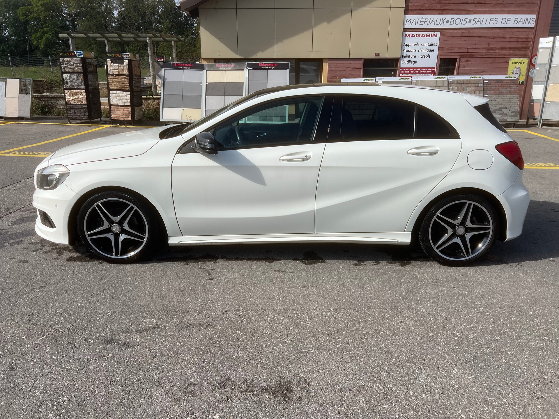MERCEDES-BENZ A 200 AMG Line-image-6