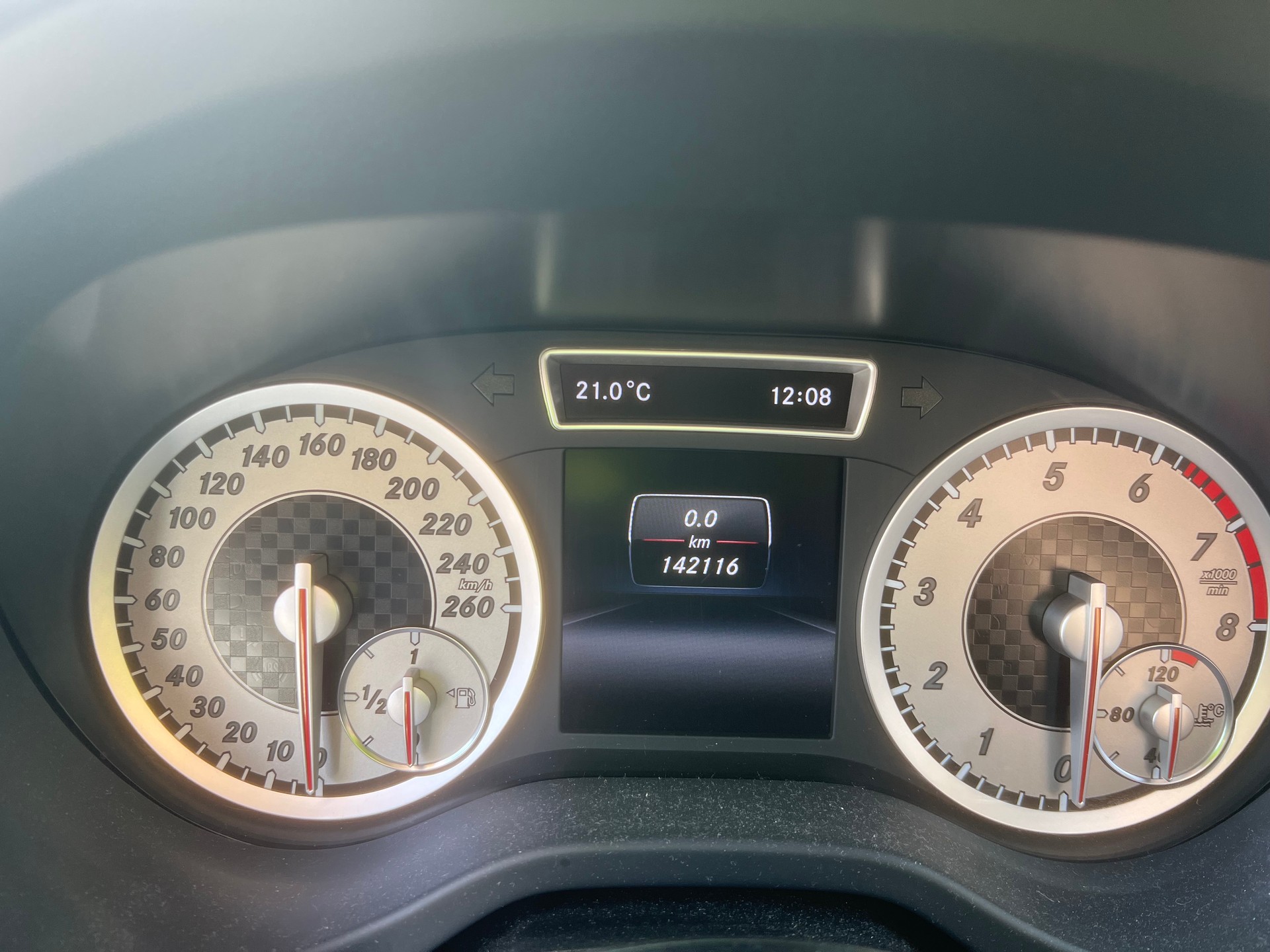 MERCEDES-BENZ A 200 AMG Line-image-12