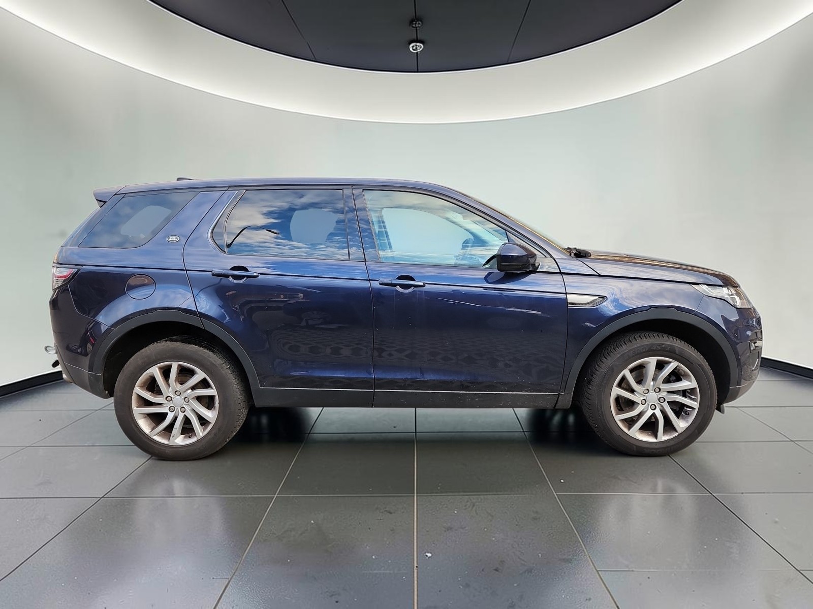 LAND ROVER Discovery Sport 2.0 TD4 SE AT9-image-3
