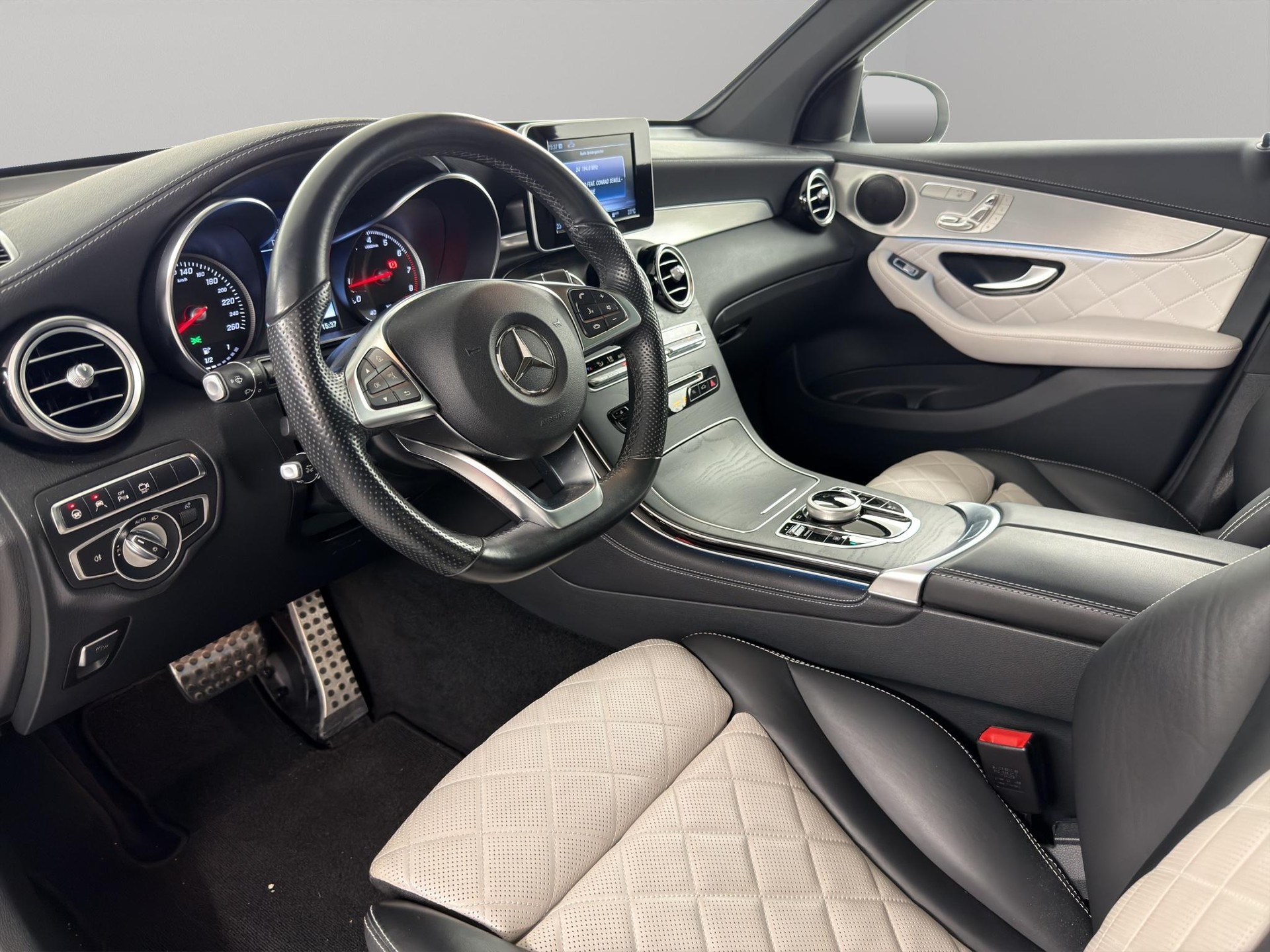 MERCEDES-BENZ GLC-Klasse GLC 300 AMG Line 4m-image-11
