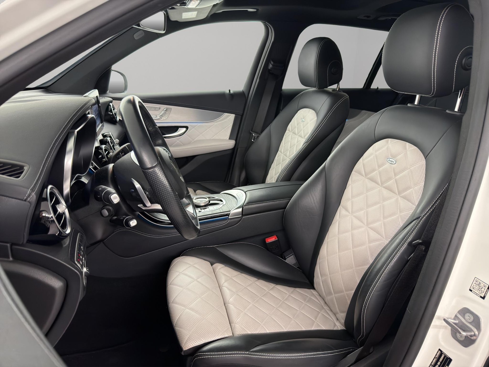 MERCEDES-BENZ GLC-Klasse GLC 300 AMG Line 4m-image-8