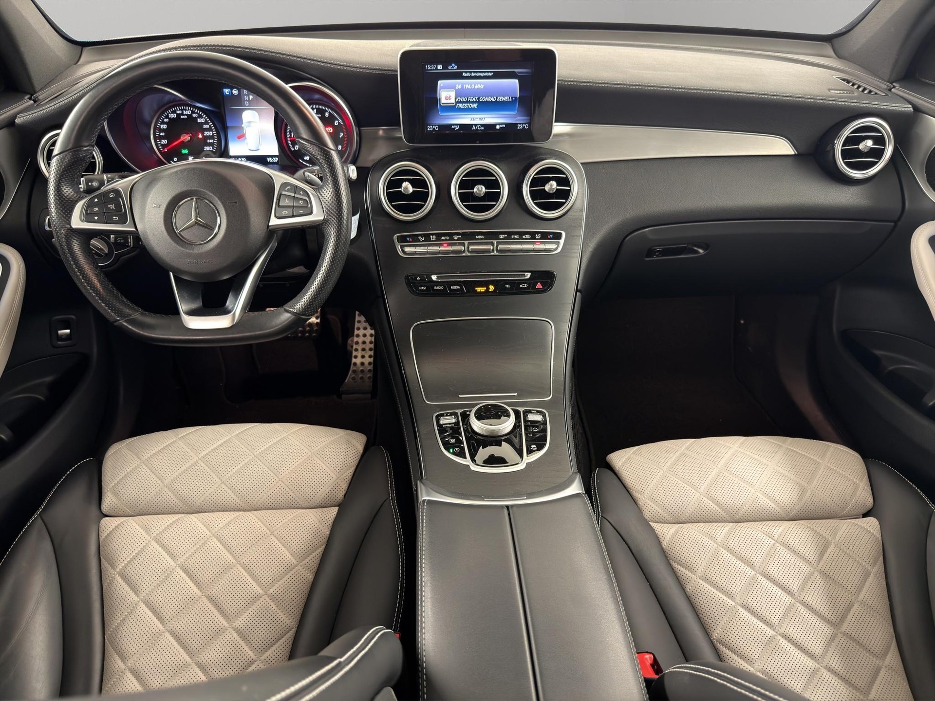 MERCEDES-BENZ GLC-Klasse GLC 300 AMG Line 4m-image-10