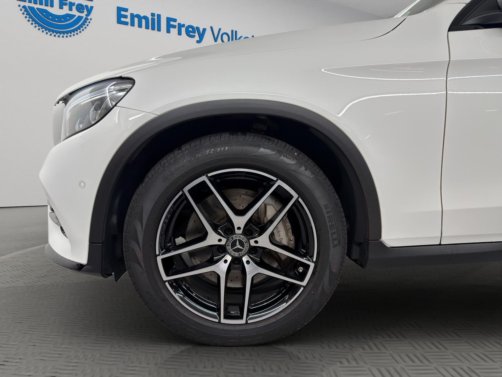 MERCEDES-BENZ GLC-Klasse GLC 300 AMG Line 4m-image-3