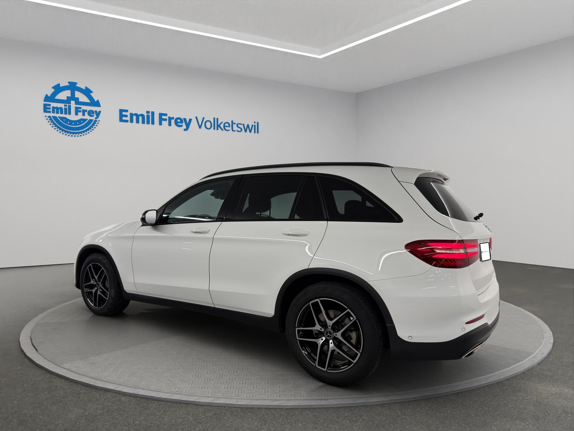 MERCEDES-BENZ GLC-Klasse GLC 300 AMG Line 4m-image-2
