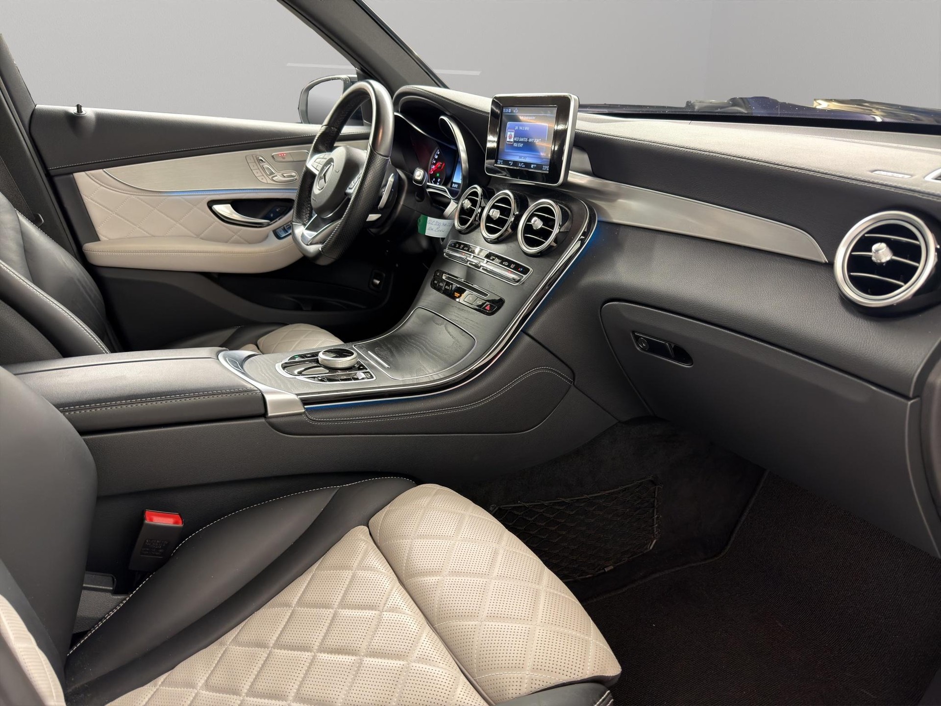 MERCEDES-BENZ GLC-Klasse GLC 300 AMG Line 4m-image-12