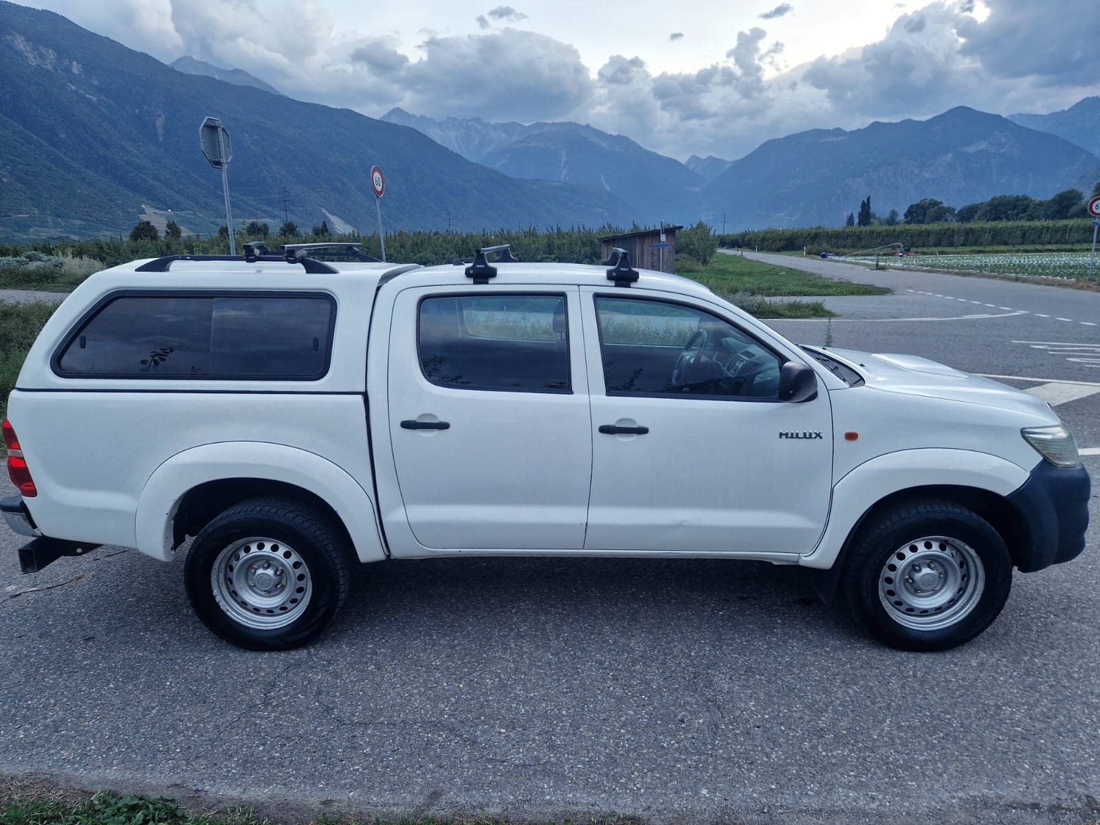 TOYOTA Hilux 2.5D 4WD Double Cab Luna-image-4