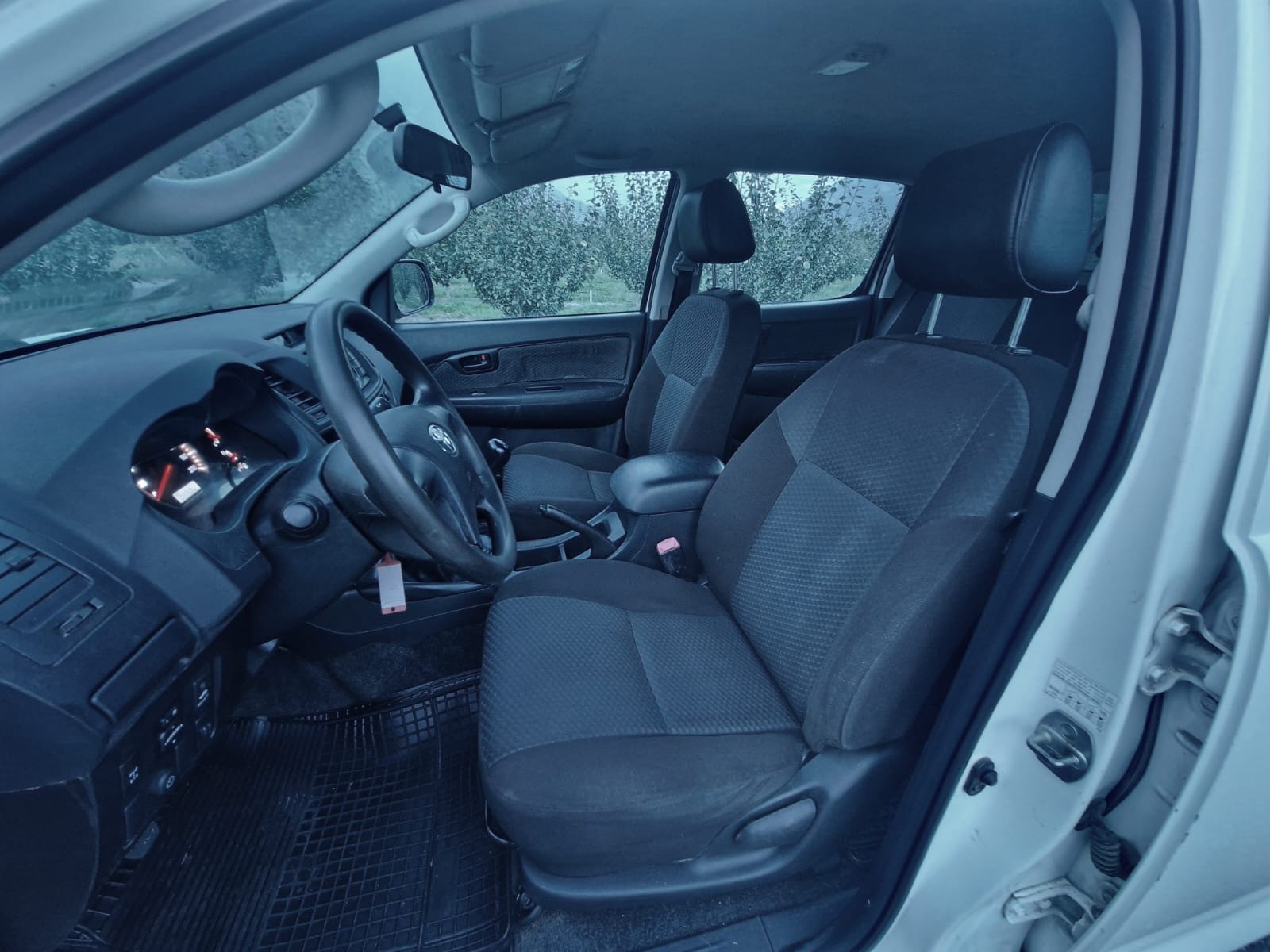 TOYOTA Hilux 2.5D 4WD Double Cab Luna-image-7