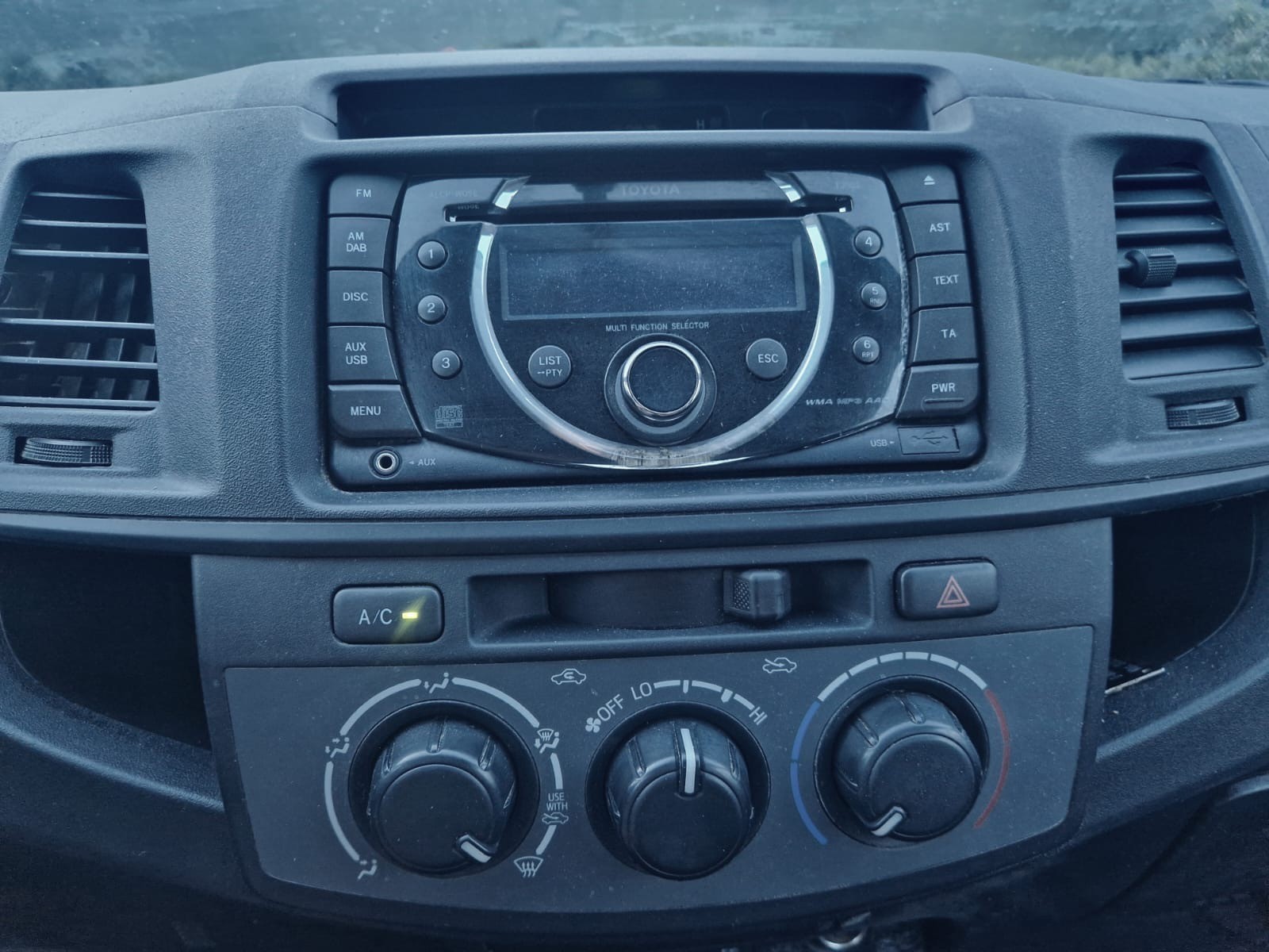 TOYOTA Hilux 2.5D 4WD Double Cab Luna-image-9