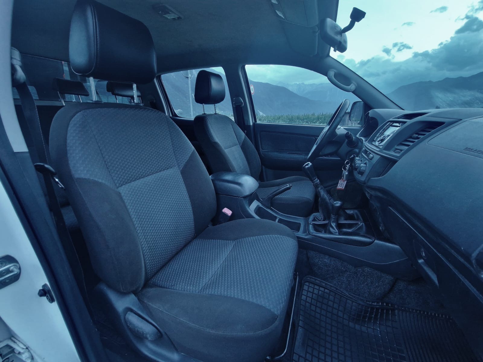 TOYOTA Hilux 2.5D 4WD Double Cab Luna-image-8
