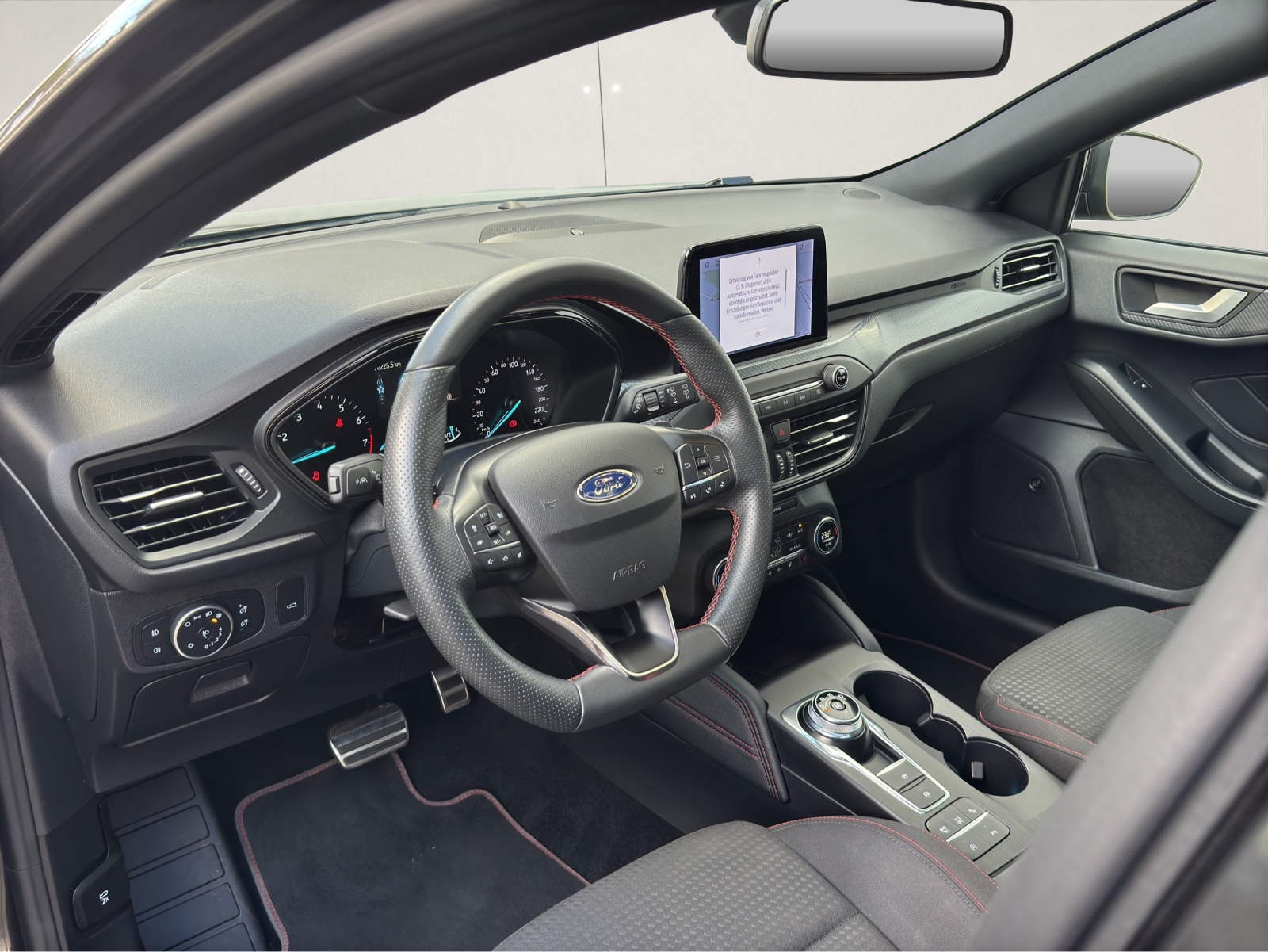 FORD Focus 1.0 SCTi ST Line Automatic-image-8
