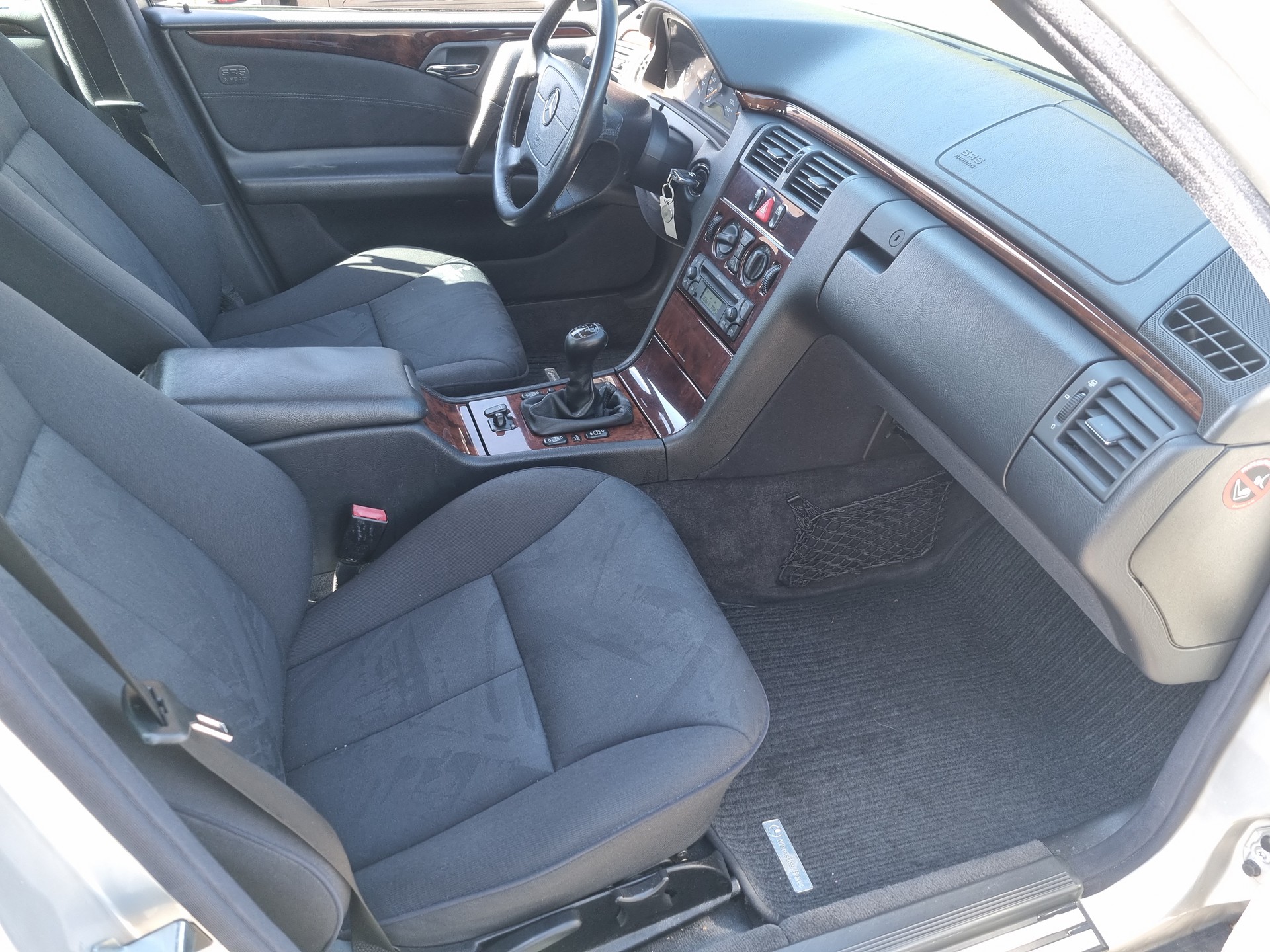 MERCEDES-BENZ E 240 Elégance-image-3