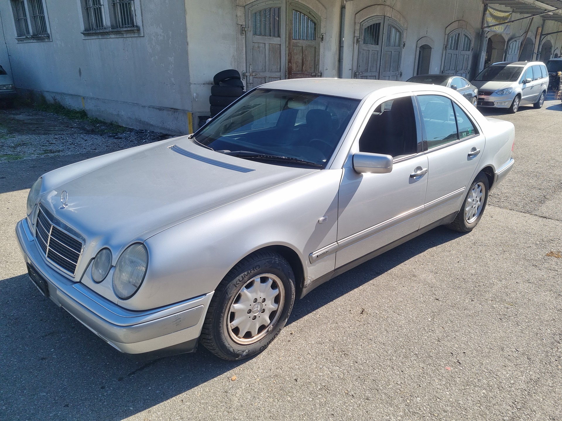 MERCEDES-BENZ E 240 Elégance-image-0