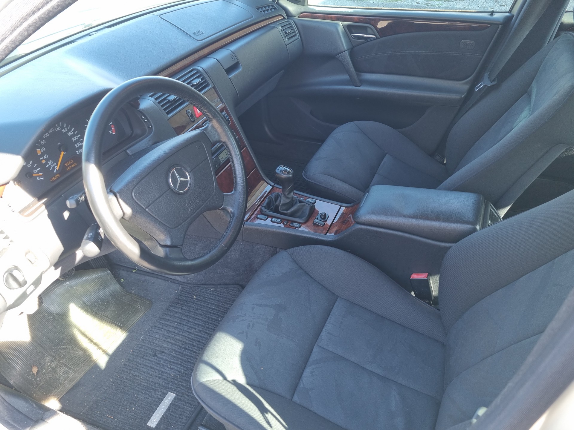 MERCEDES-BENZ E 240 Elégance-image-6