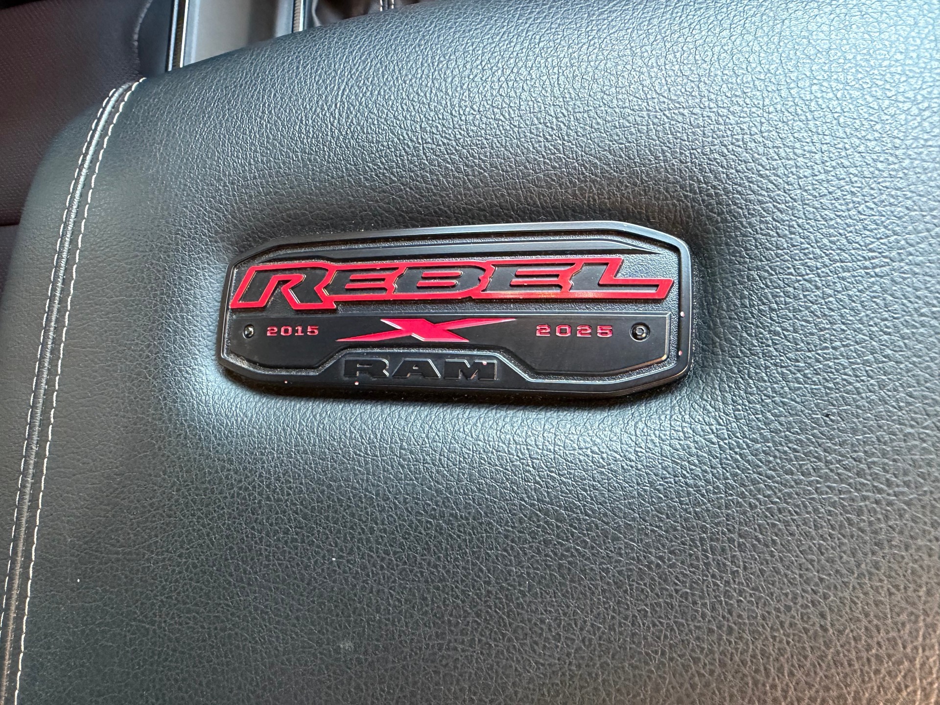 DODGE SST "REBEL X" MIT 425 PS !! KM 6`700 !! AHK 3`500 KG !! VOLL OPTION !! CH GEPRÜFT ALLES EINGETRAGEN !! REBEL X SST !!-image-22