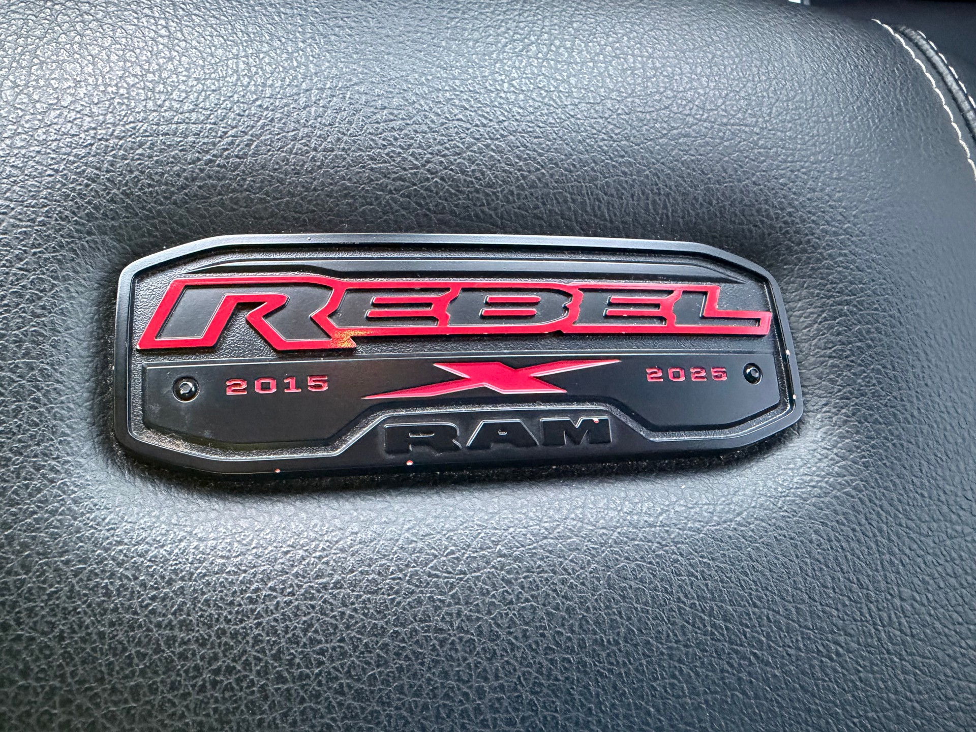 DODGE SST "REBEL X" MIT 425 PS !! KM 6`700 !! AHK 3`500 KG !! VOLL OPTION !! CH GEPRÜFT ALLES EINGETRAGEN !! REBEL X SST !!-image-32