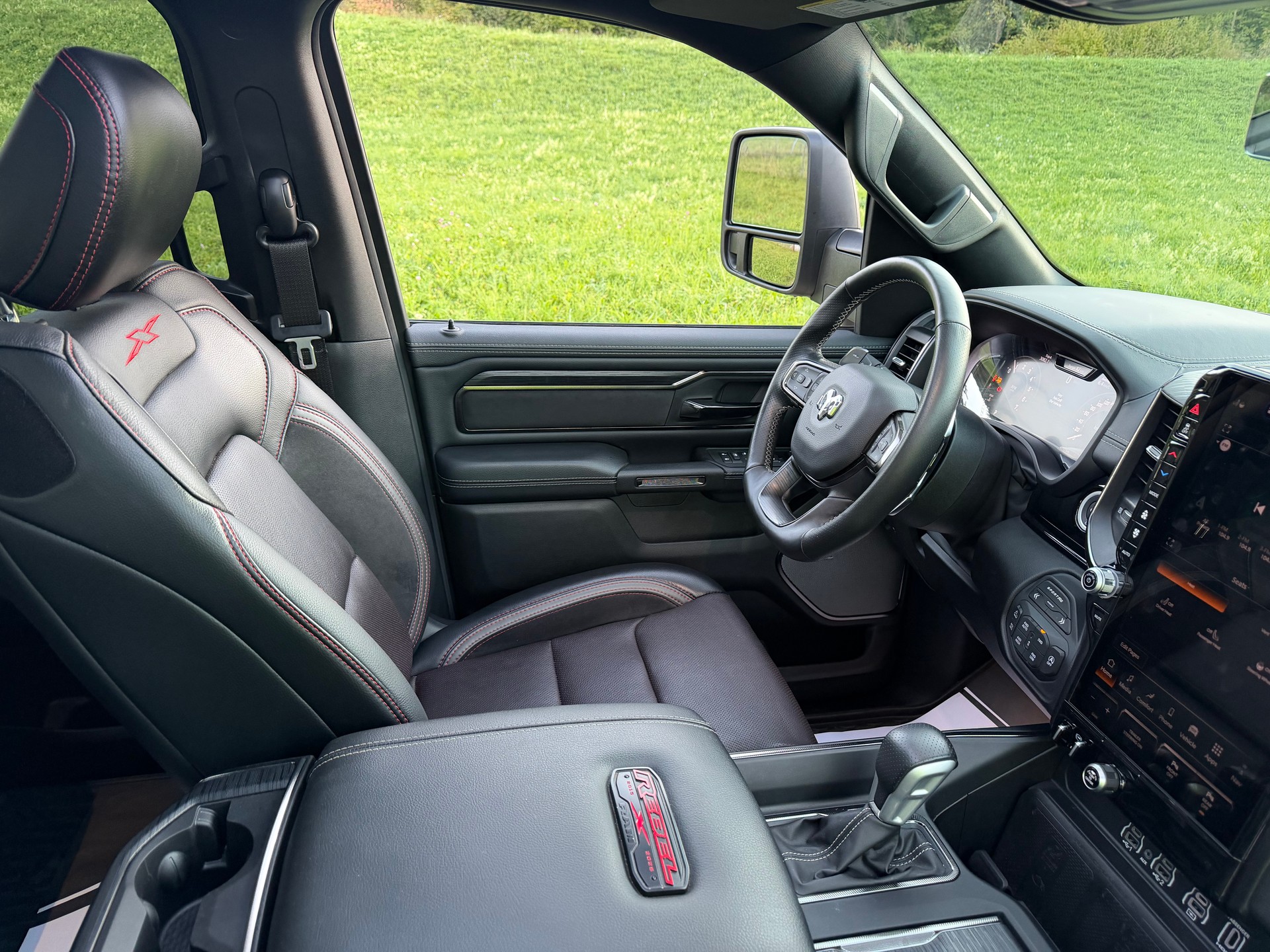 DODGE SST "REBEL X" MIT 425 PS !! KM 6`700 !! AHK 3`500 KG !! VOLL OPTION !! CH GEPRÜFT ALLES EINGETRAGEN !! REBEL X SST !!-image-9