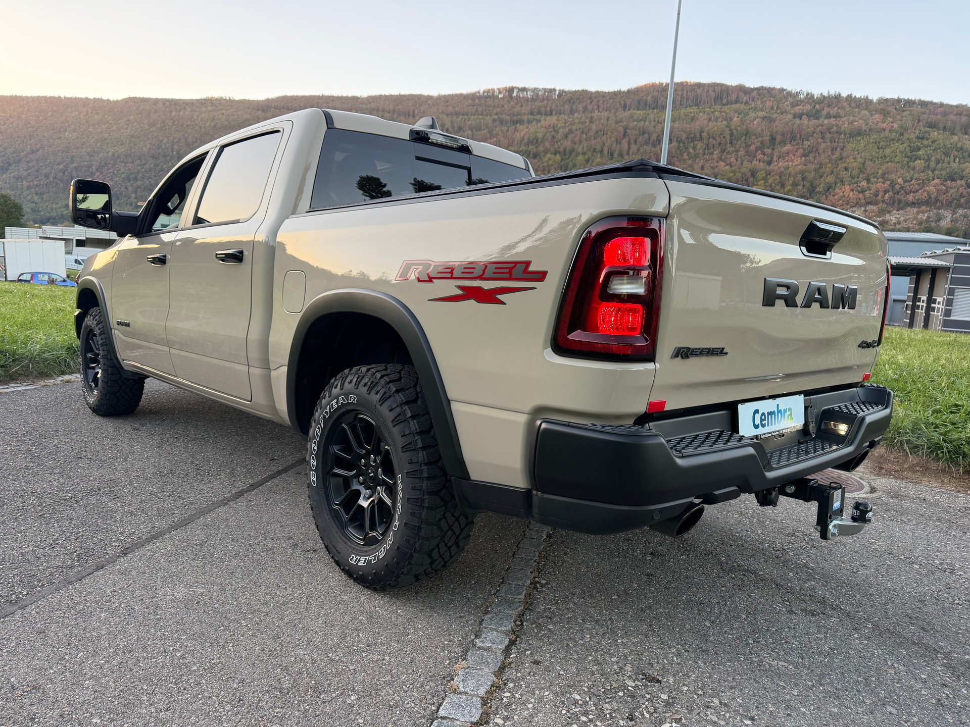DODGE SST "REBEL X" MIT 425 PS !! KM 6`700 !! AHK 3`500 KG !! VOLL OPTION !! CH GEPRÜFT ALLES EINGETRAGEN !! REBEL X SST !!-image-15