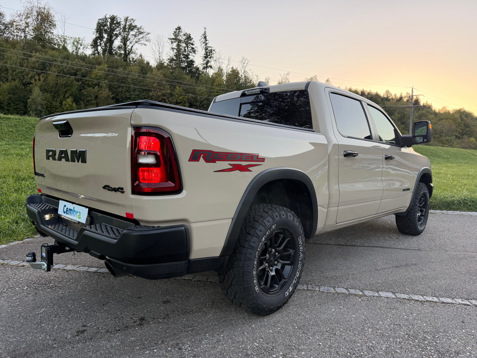 DODGE SST "REBEL X" MIT 425 PS !! KM 6`700 !! AHK 3`500 KG !! VOLL OPTION !! CH GEPRÜFT ALLES EINGETRAGEN !! REBEL X SST !!-image-10