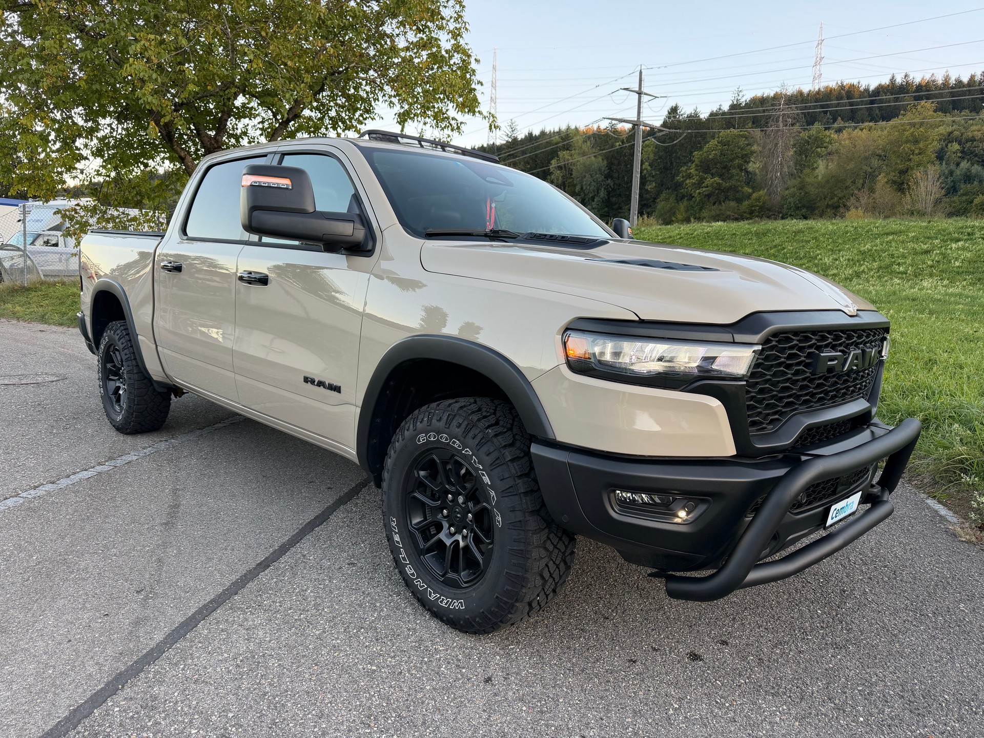 DODGE SST "REBEL X" MIT 425 PS !! KM 6`700 !! AHK 3`500 KG !! VOLL OPTION !! CH GEPRÜFT ALLES EINGETRAGEN !! REBEL X SST !!-image-3