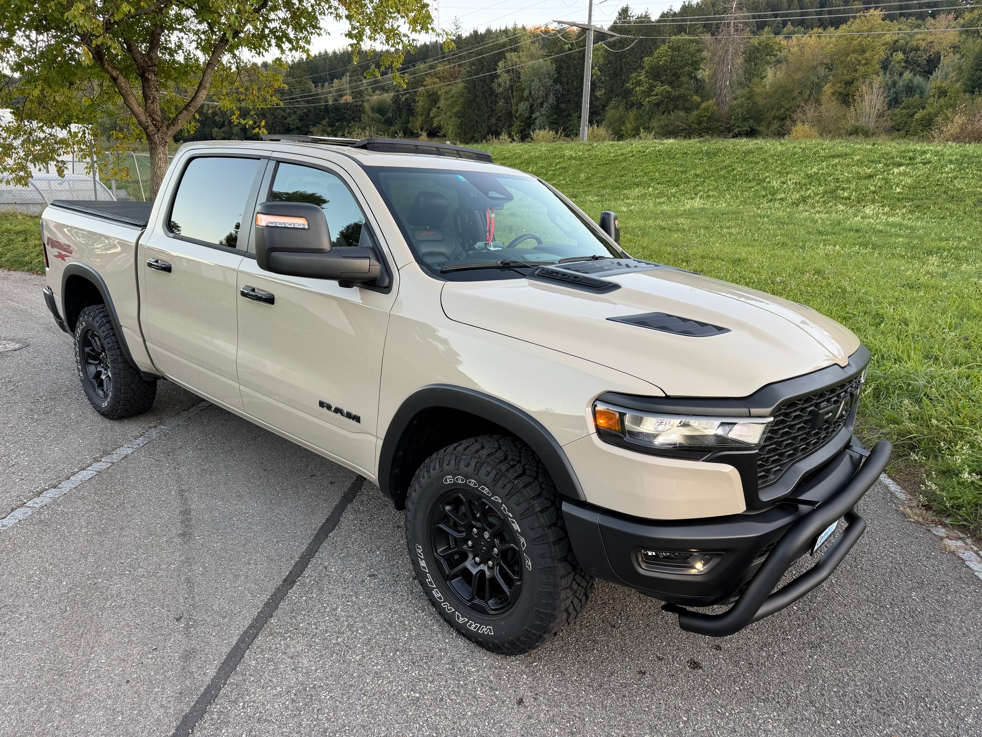 DODGE SST "REBEL X" MIT 425 PS !! KM 6`700 !! AHK 3`500 KG !! VOLL OPTION !! CH GEPRÜFT ALLES EINGETRAGEN !! REBEL X SST !!-image-11