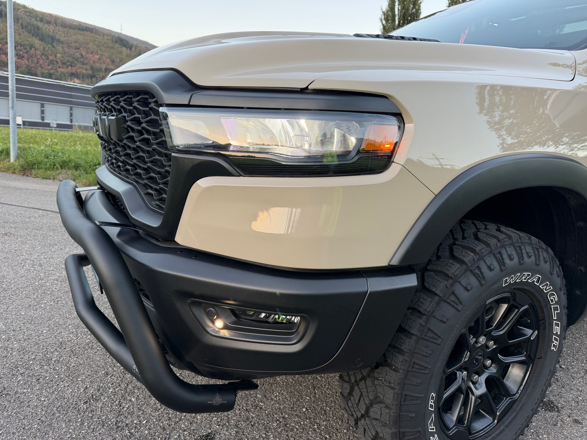 DODGE SST "REBEL X" MIT 425 PS !! KM 6`700 !! AHK 3`500 KG !! VOLL OPTION !! CH GEPRÜFT ALLES EINGETRAGEN !! REBEL X SST !!-image-7
