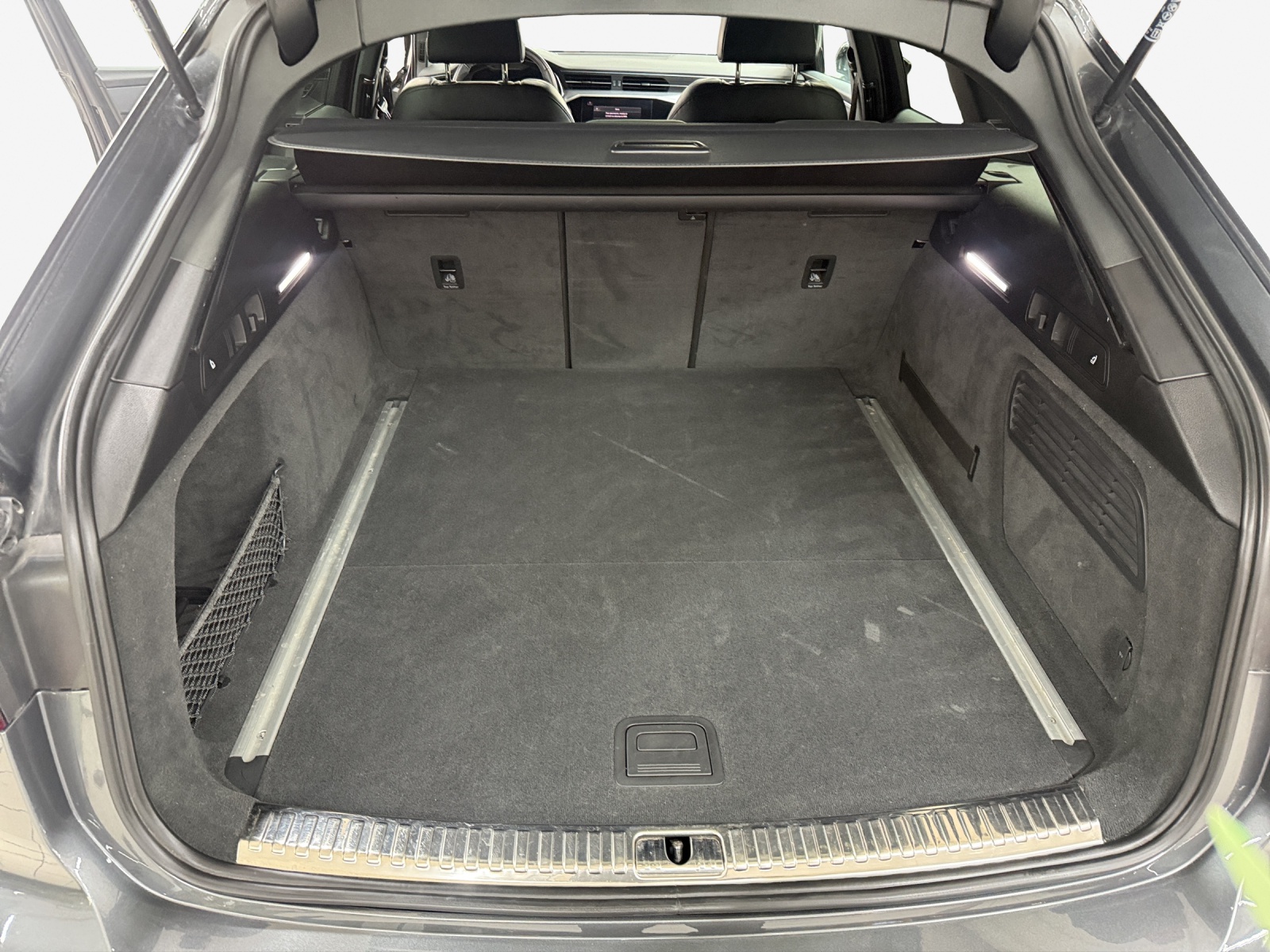 AUDI A6 Avant 45 TFSI Sport S-tronic quattro-image-12