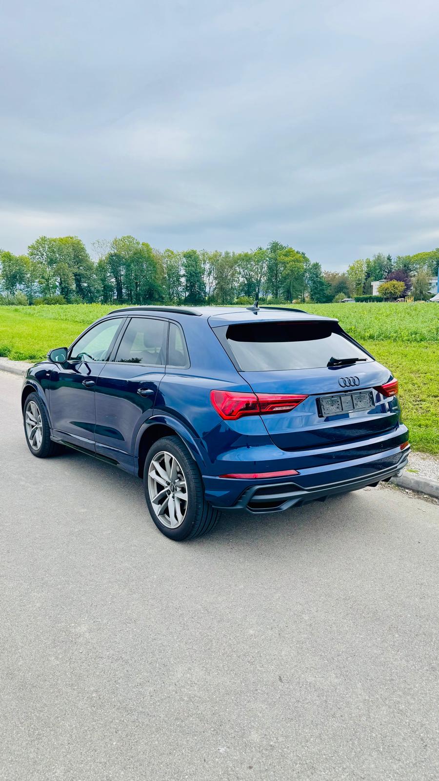 AUDI Q3 40 TFSI S line quattro S-tronic-image-2