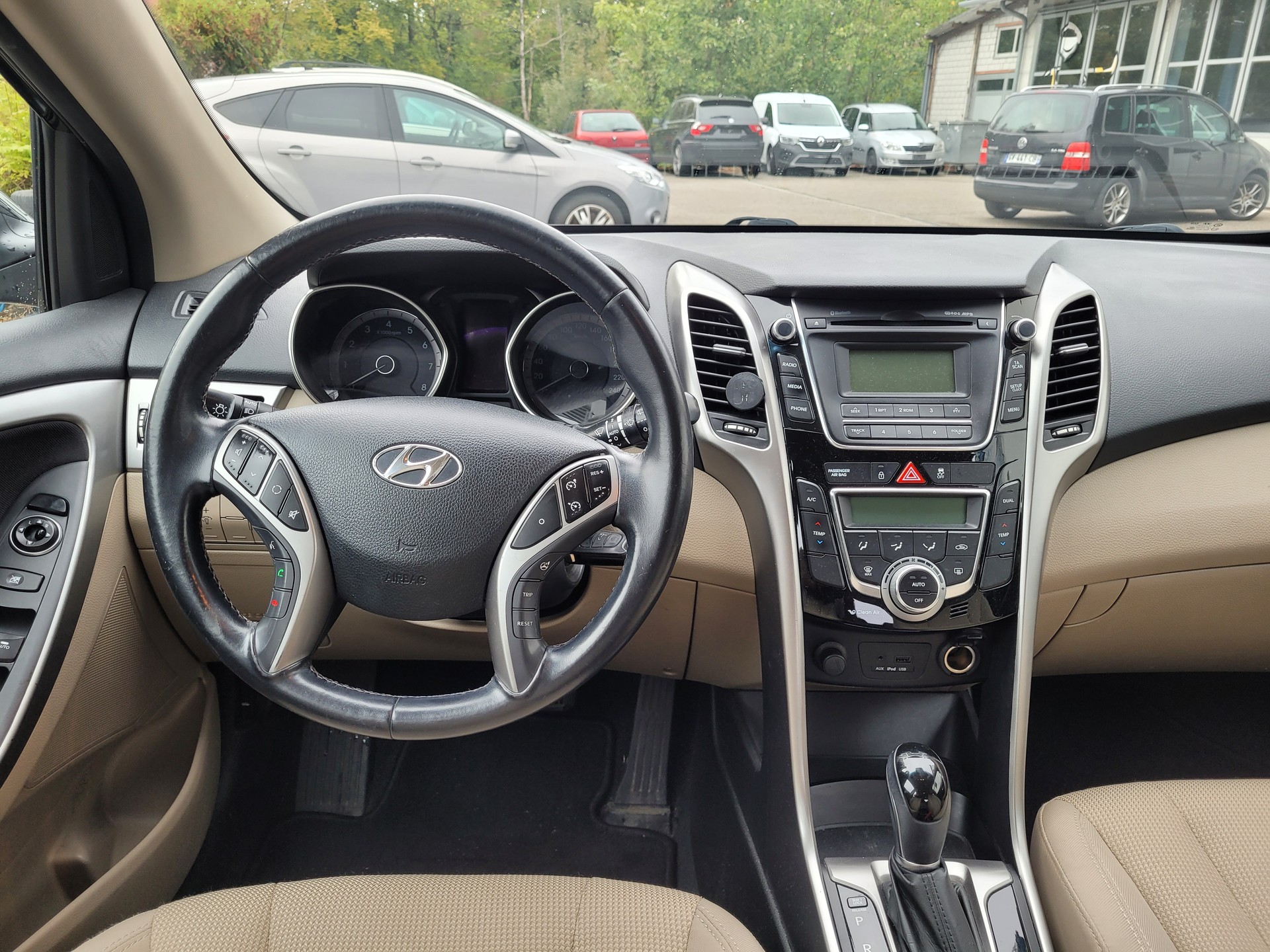 HYUNDAI i30 1.6 GDI Style Automatic-image-14