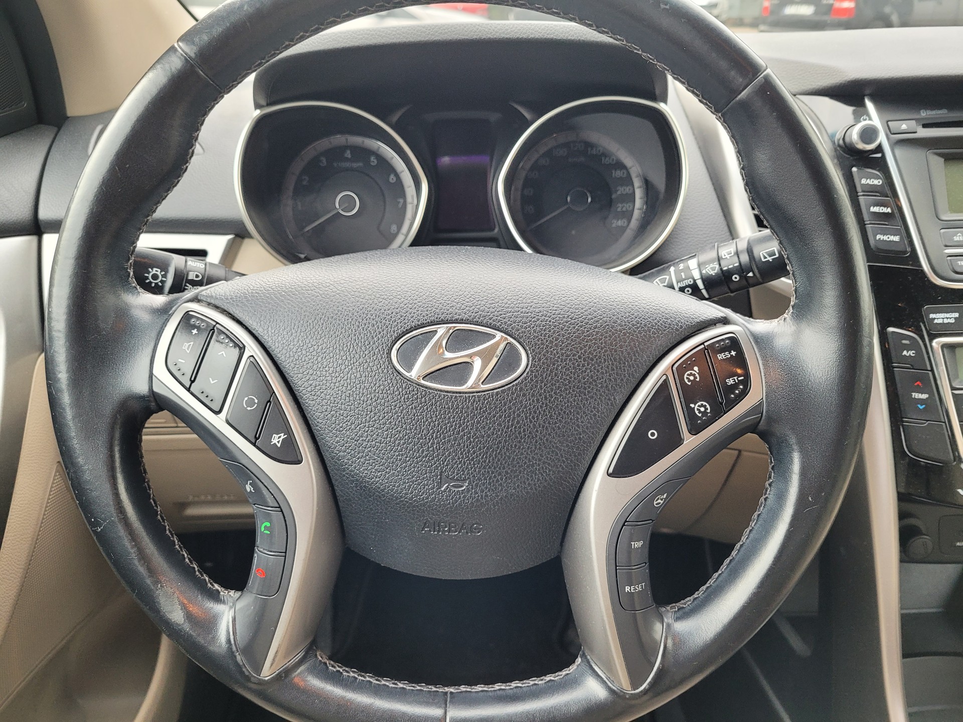 HYUNDAI i30 1.6 GDI Style Automatic-image-13