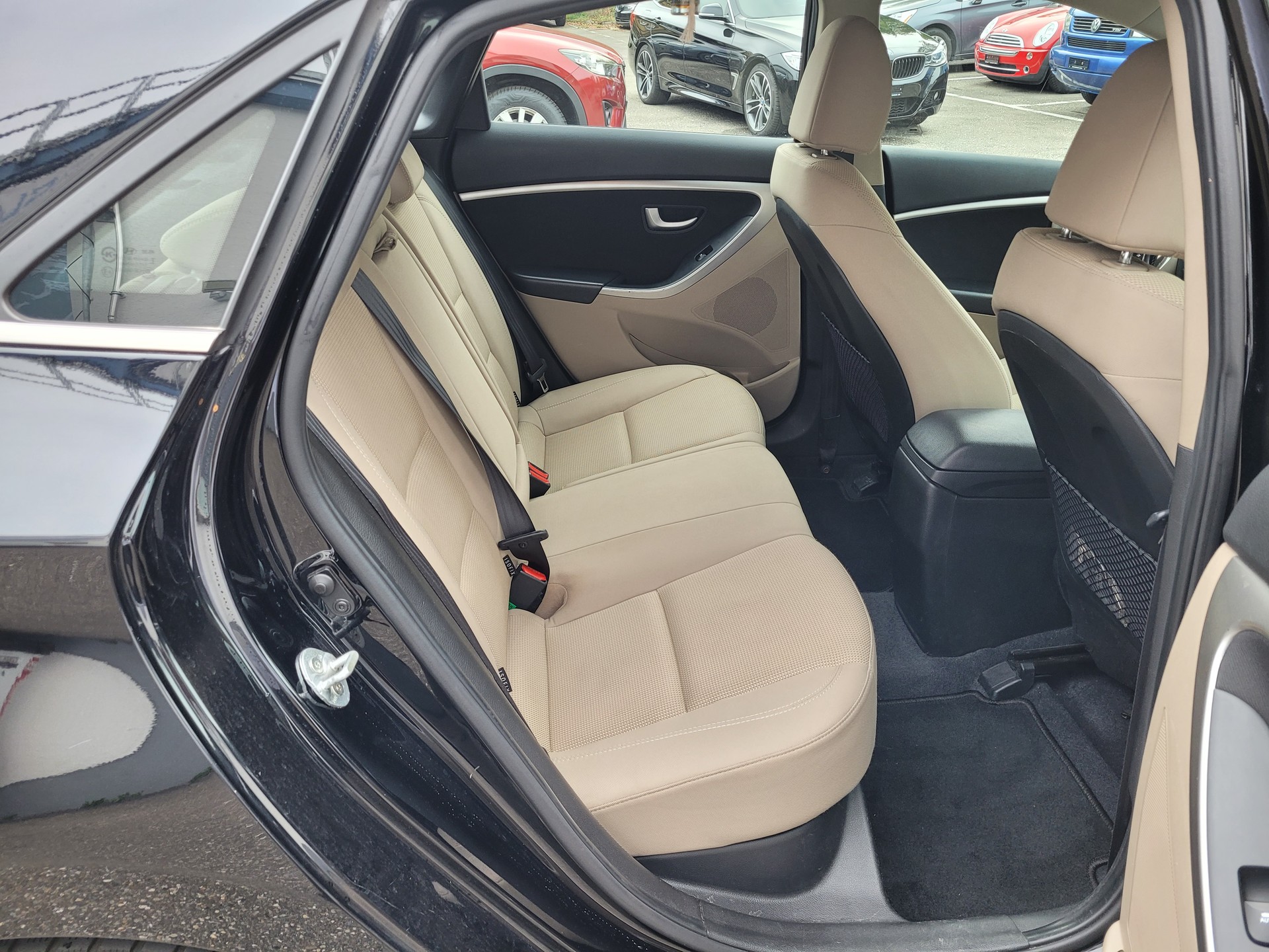 HYUNDAI i30 1.6 GDI Style Automatic-image-10