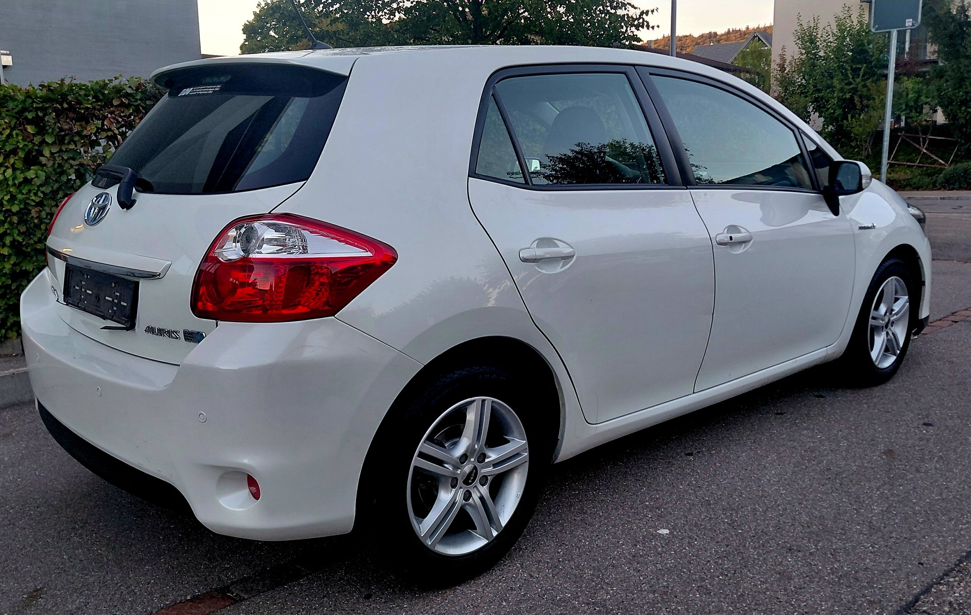 TOYOTA Auris 1.8 16V HSD Linea Sol-image-6