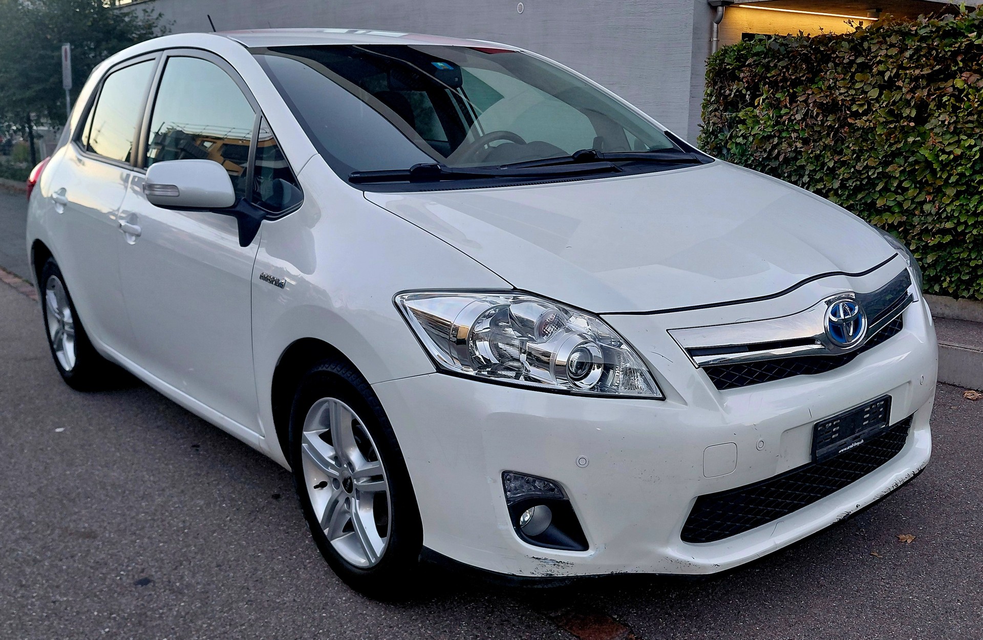 TOYOTA Auris 1.8 16V HSD Linea Sol-image-1