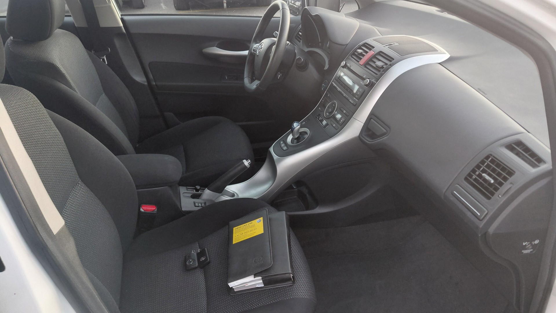 TOYOTA Auris 1.8 16V HSD Linea Sol-image-9