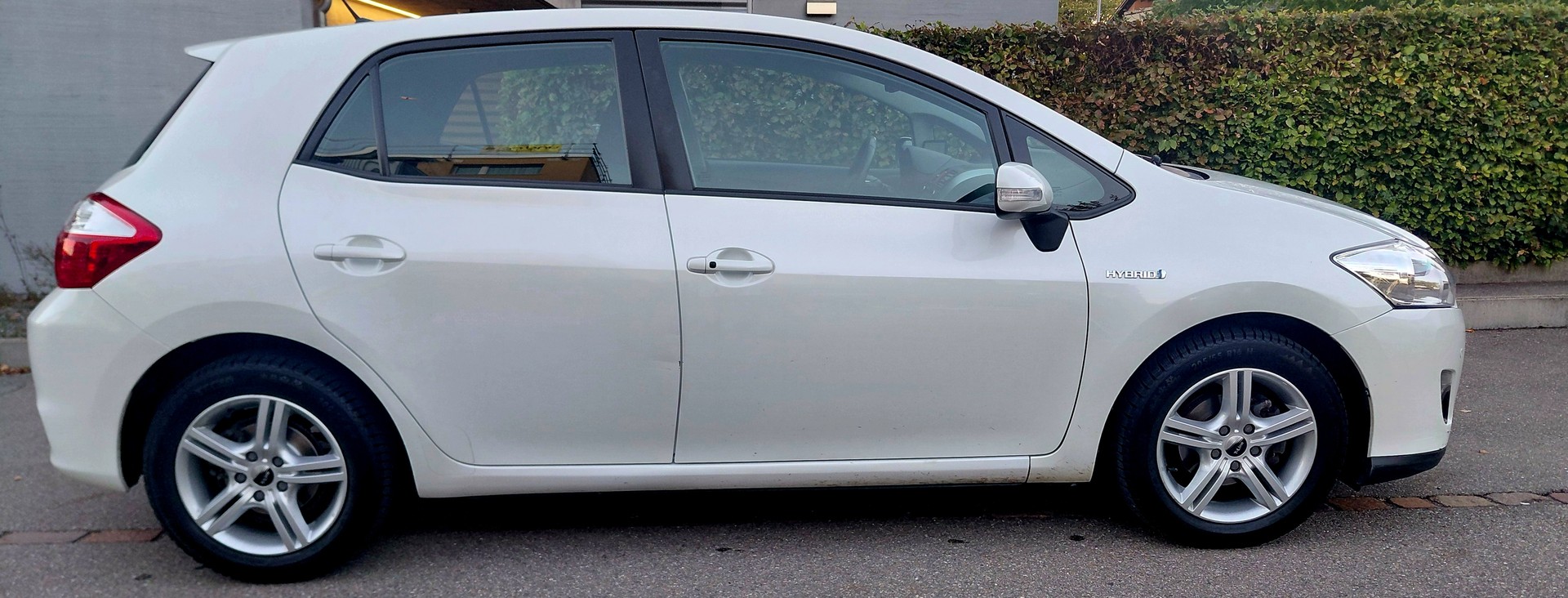 TOYOTA Auris 1.8 16V HSD Linea Sol-image-3