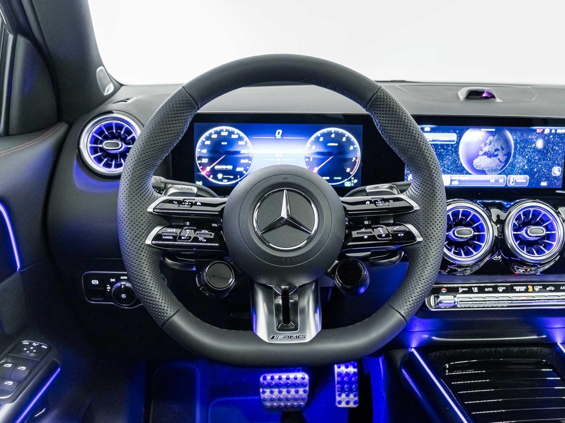 MERCEDES-BENZ GLA 35 AMG 4MATIC-image-10