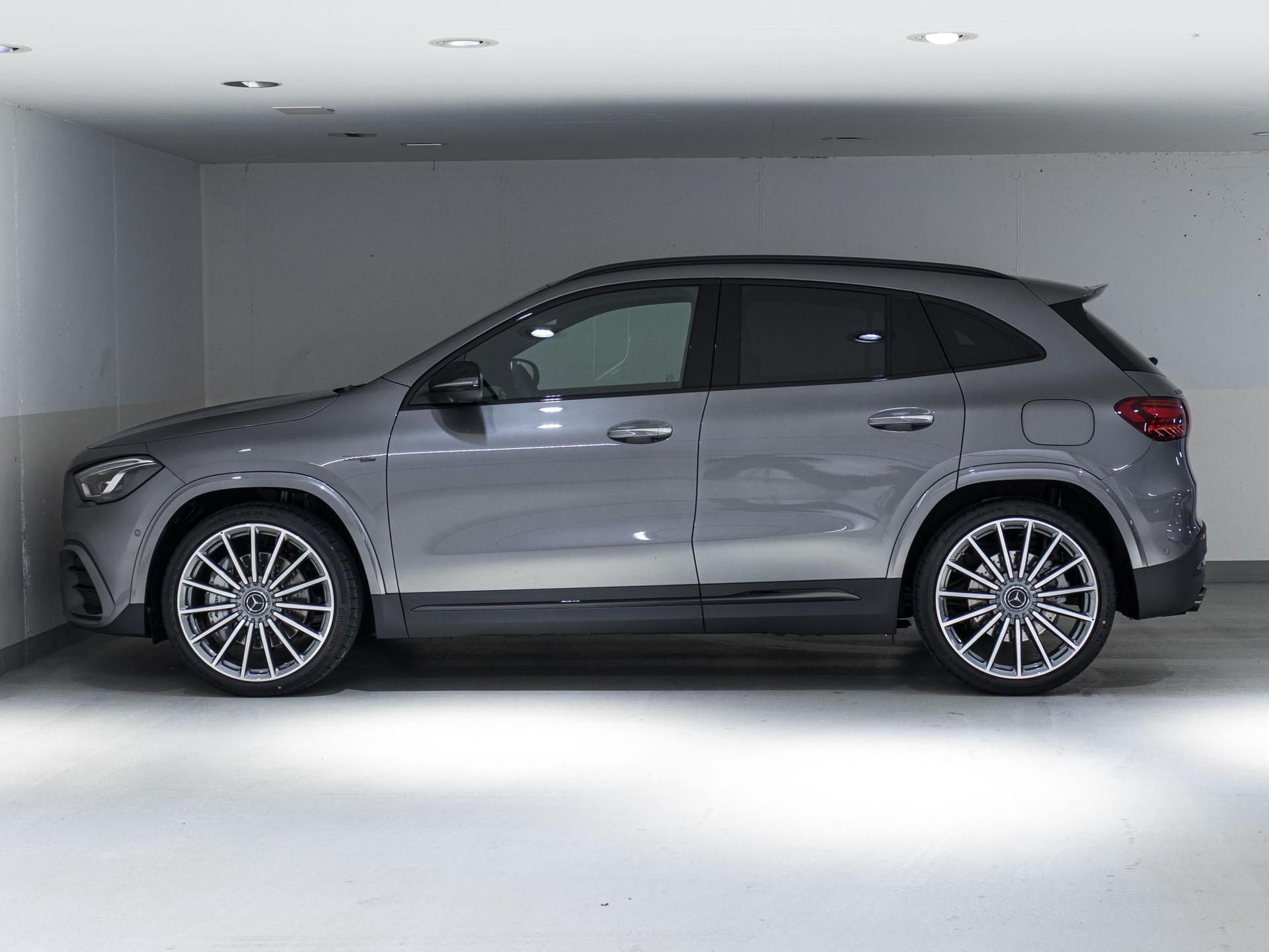 MERCEDES-BENZ GLA 35 AMG 4MATIC-image-4