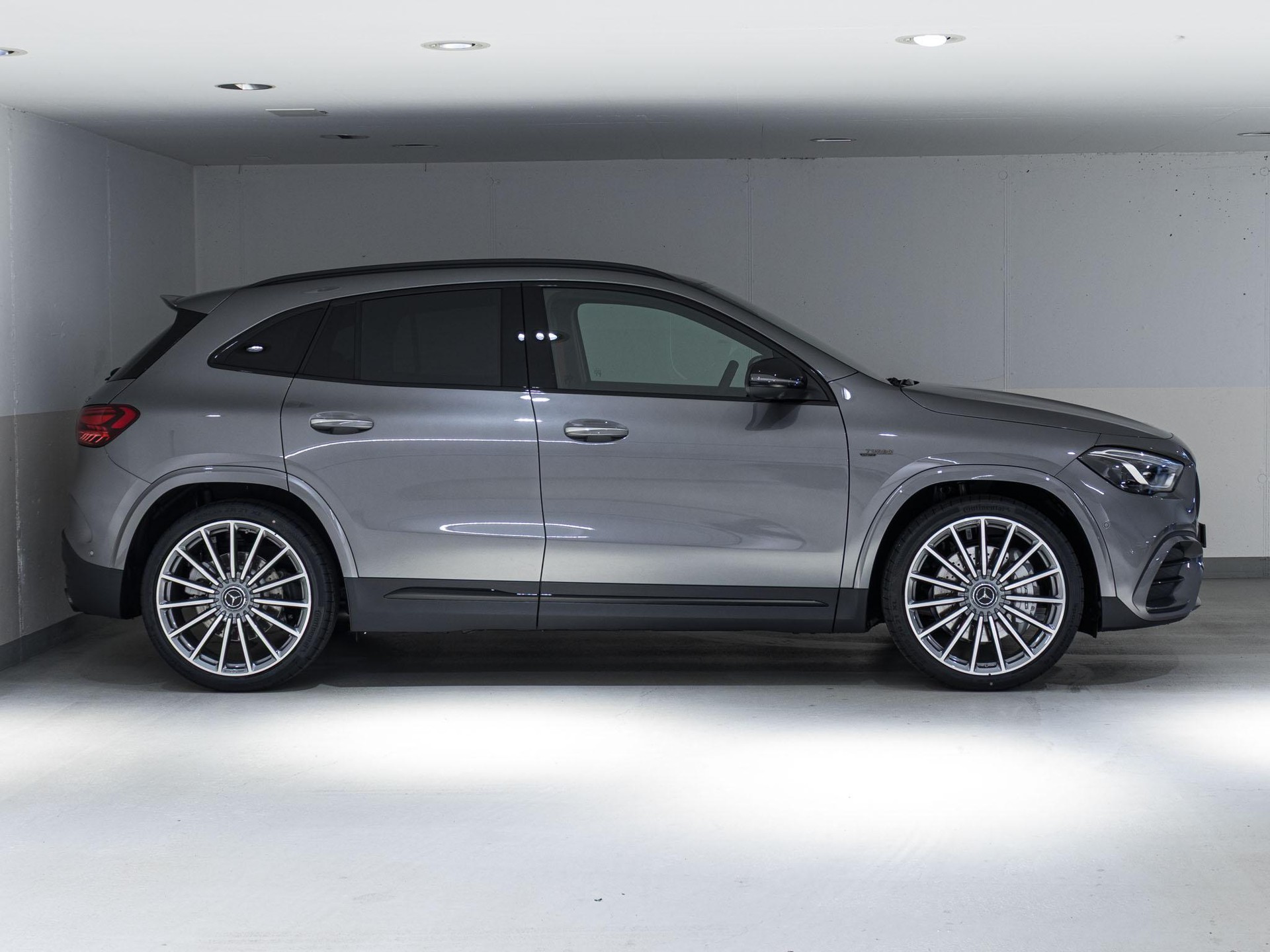 MERCEDES-BENZ GLA 35 AMG 4MATIC-image-1