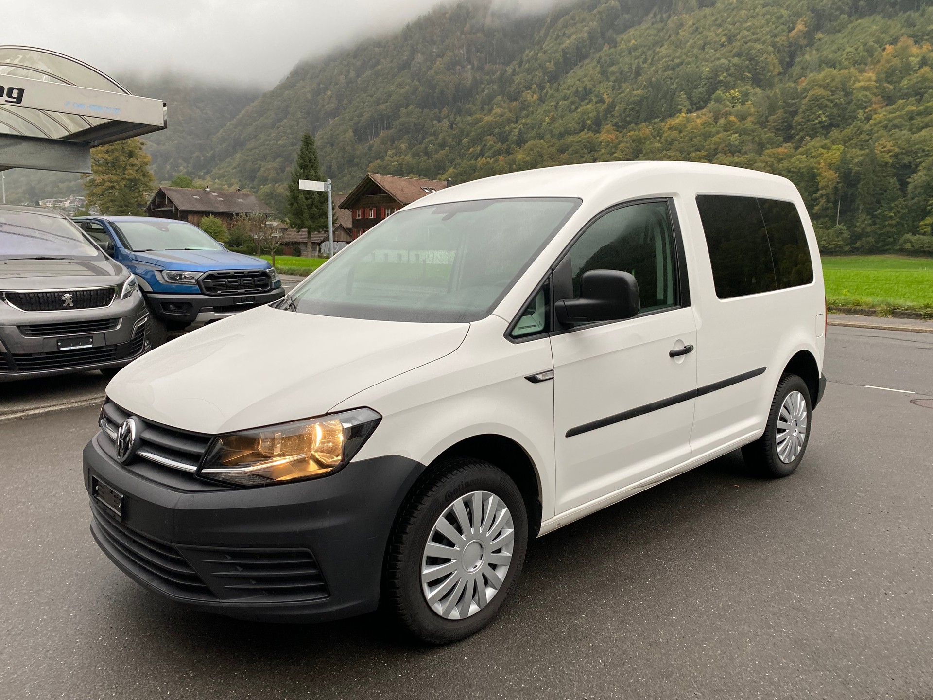 VW Caddy 2.0TDI 4Motion BlueMotion Technology-image-1