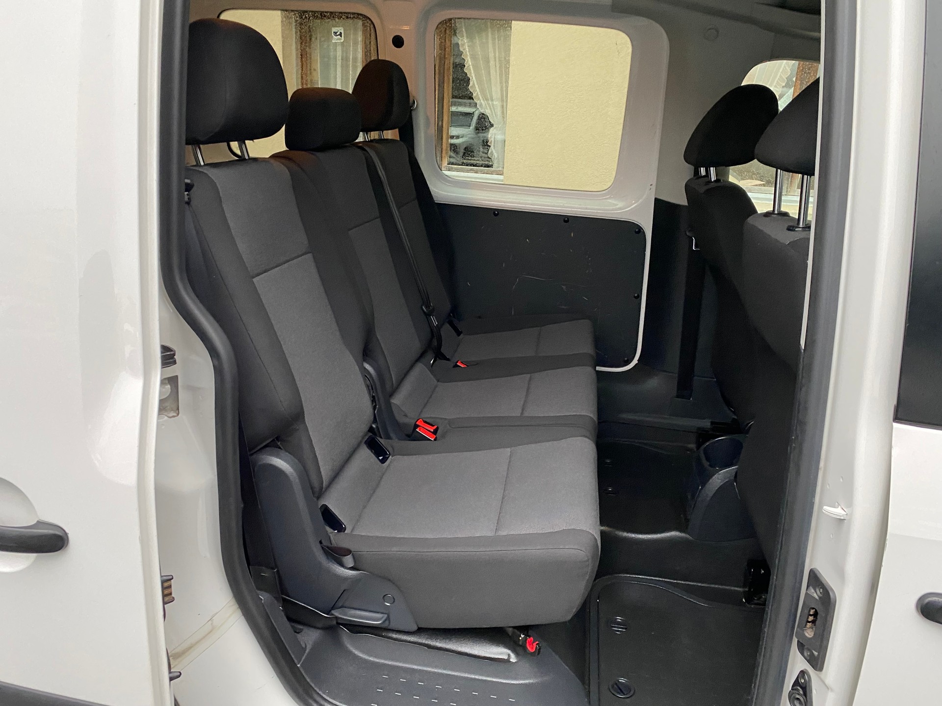 VW Caddy 2.0TDI 4Motion BlueMotion Technology-image-6