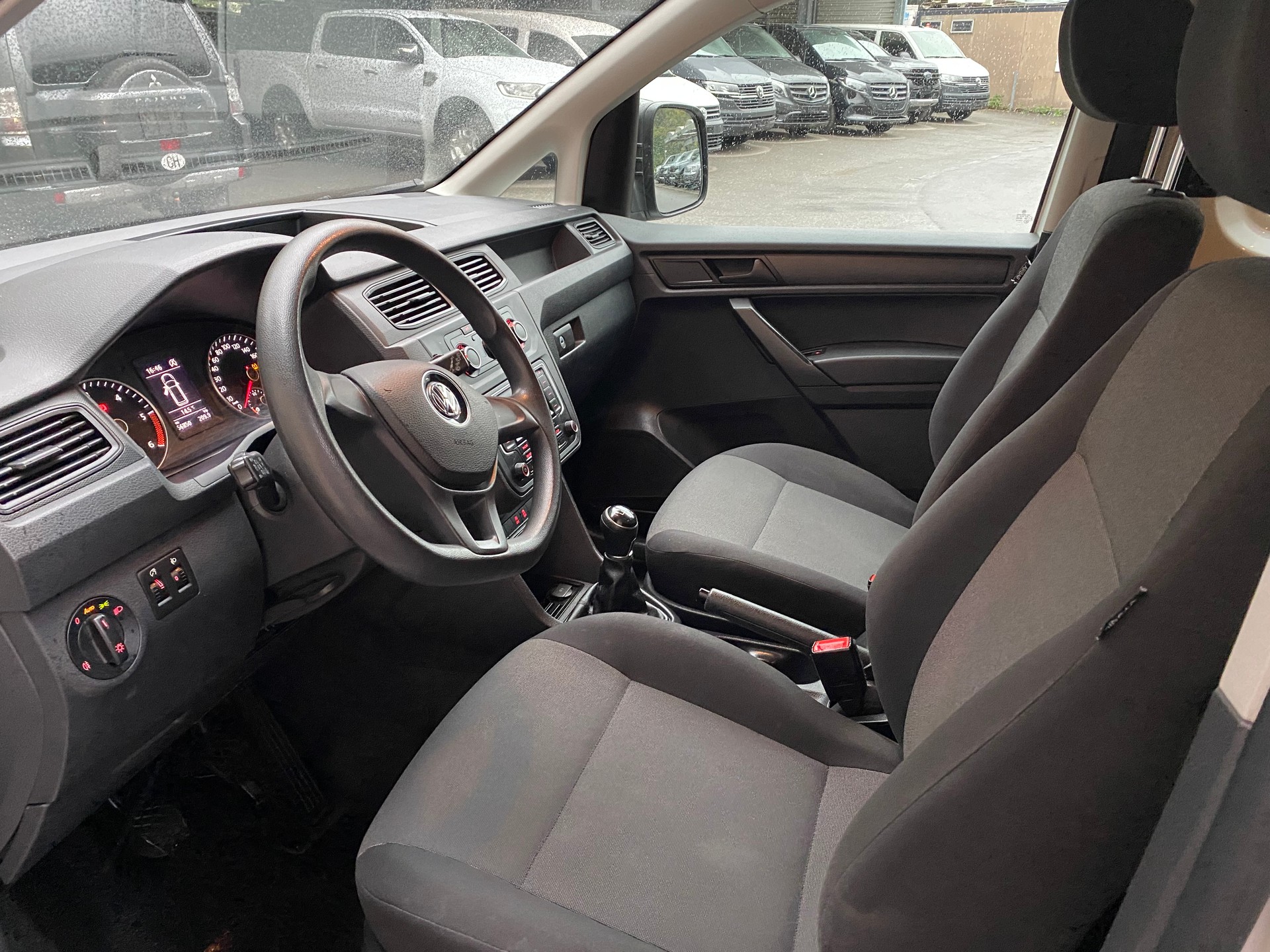 VW Caddy 2.0TDI 4Motion BlueMotion Technology-image-2