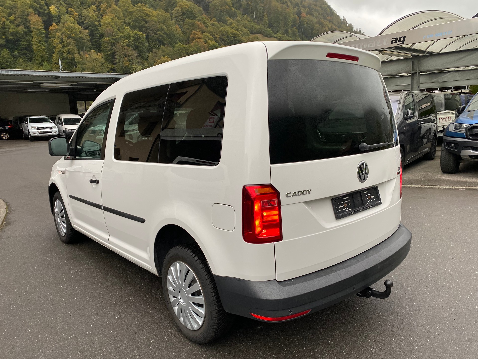 VW Caddy 2.0TDI 4Motion BlueMotion Technology-image-11