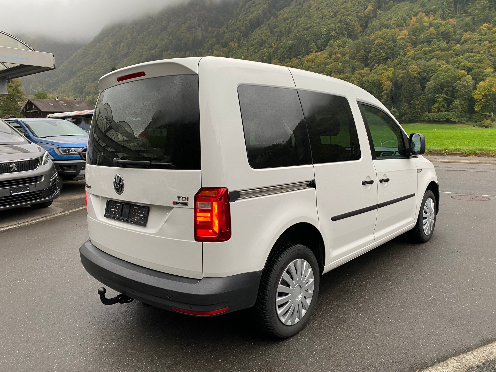 VW Caddy 2.0TDI 4Motion BlueMotion Technology-image-12