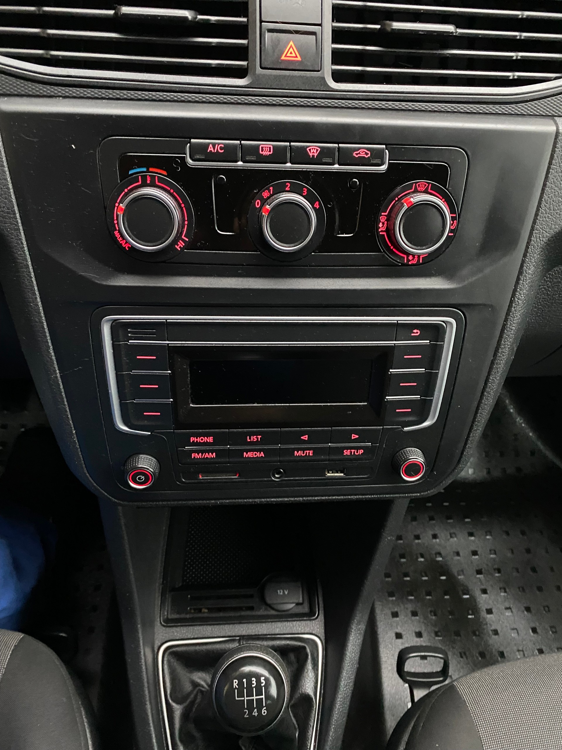 VW Caddy 2.0TDI 4Motion BlueMotion Technology-image-3
