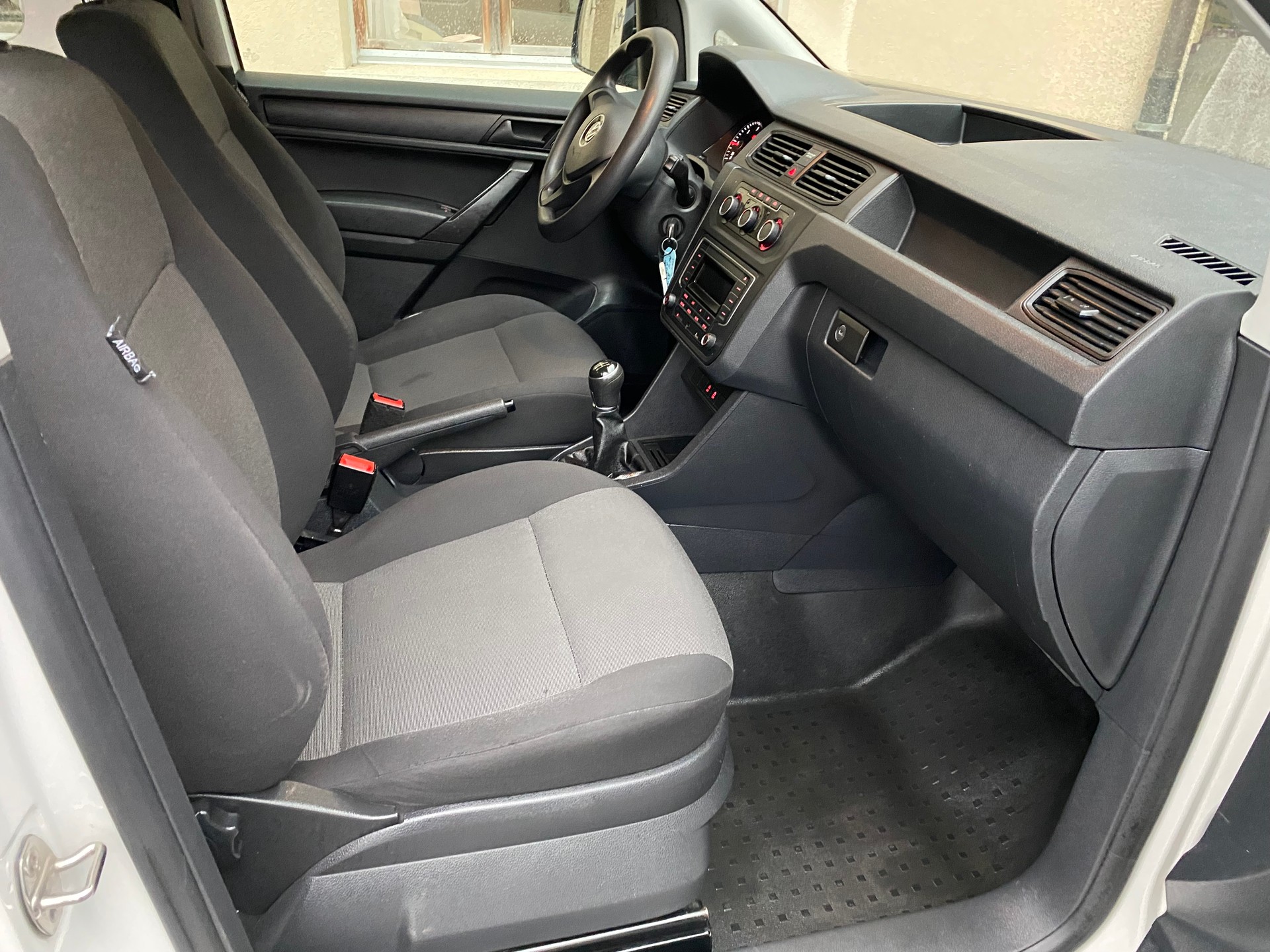 VW Caddy 2.0TDI 4Motion BlueMotion Technology-image-5