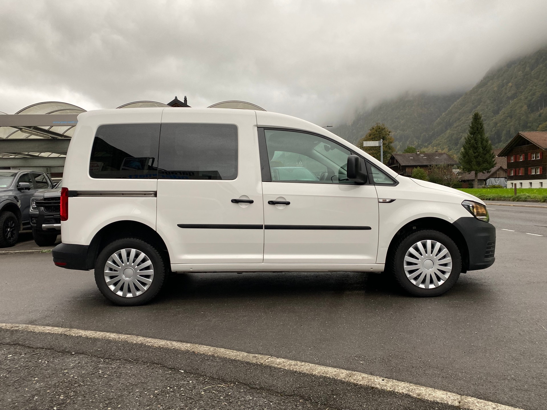 VW Caddy 2.0TDI 4Motion BlueMotion Technology-image-14