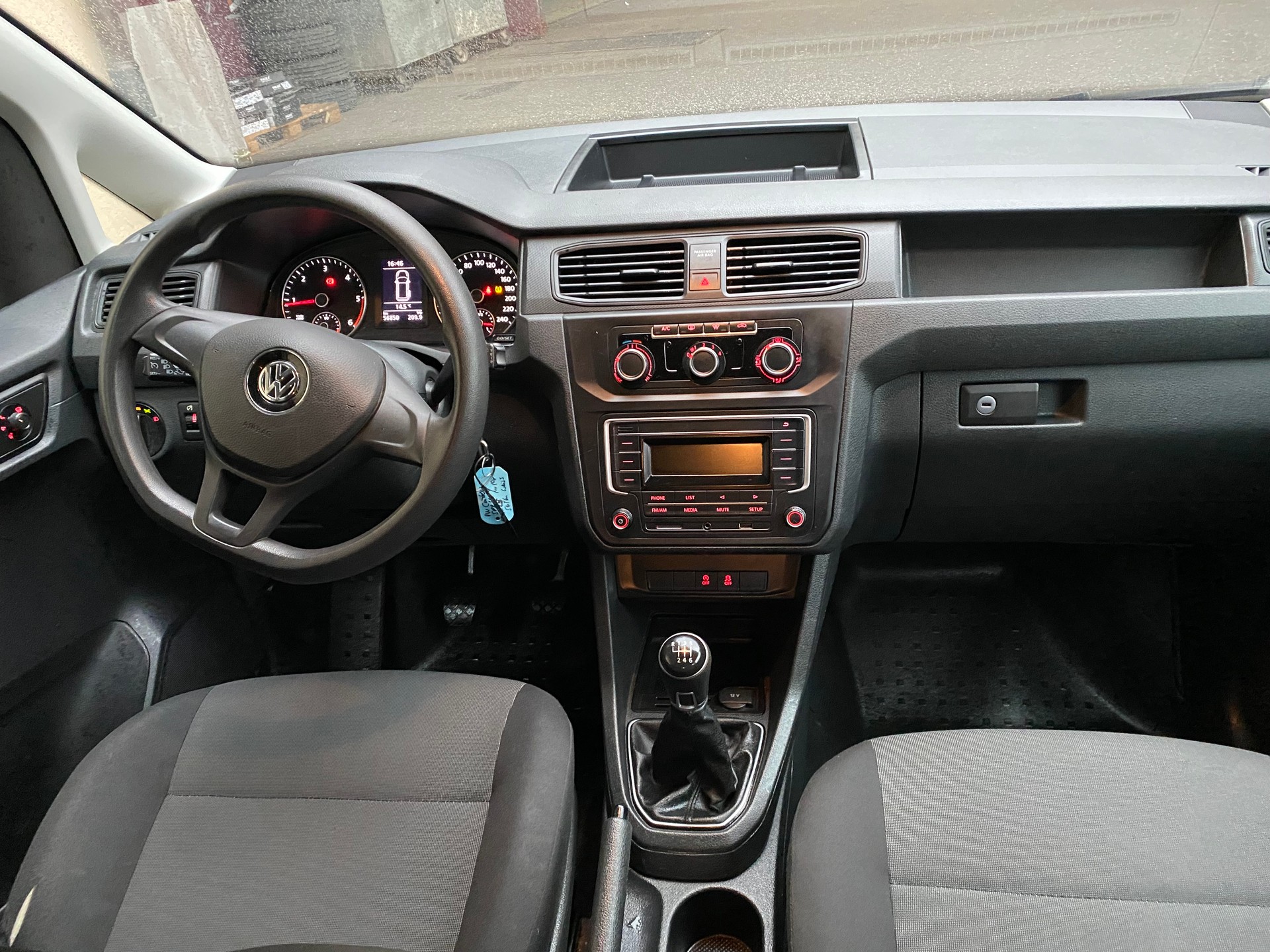 VW Caddy 2.0TDI 4Motion BlueMotion Technology-image-4