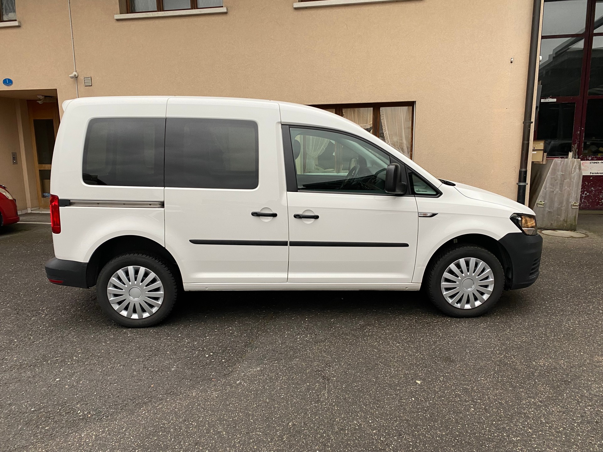 VW Caddy 2.0TDI 4Motion BlueMotion Technology-image-9