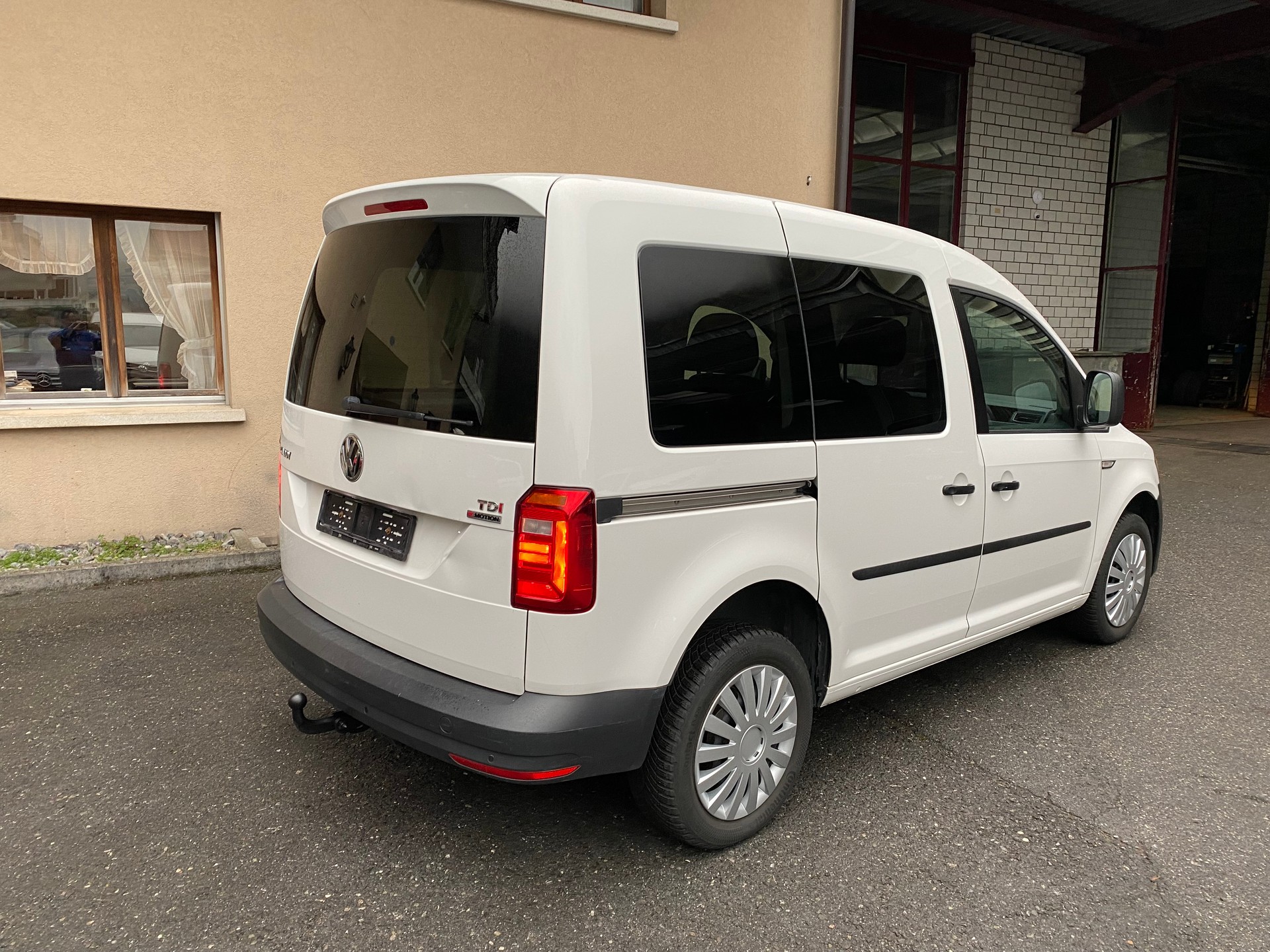 VW Caddy 2.0TDI 4Motion BlueMotion Technology-image-10